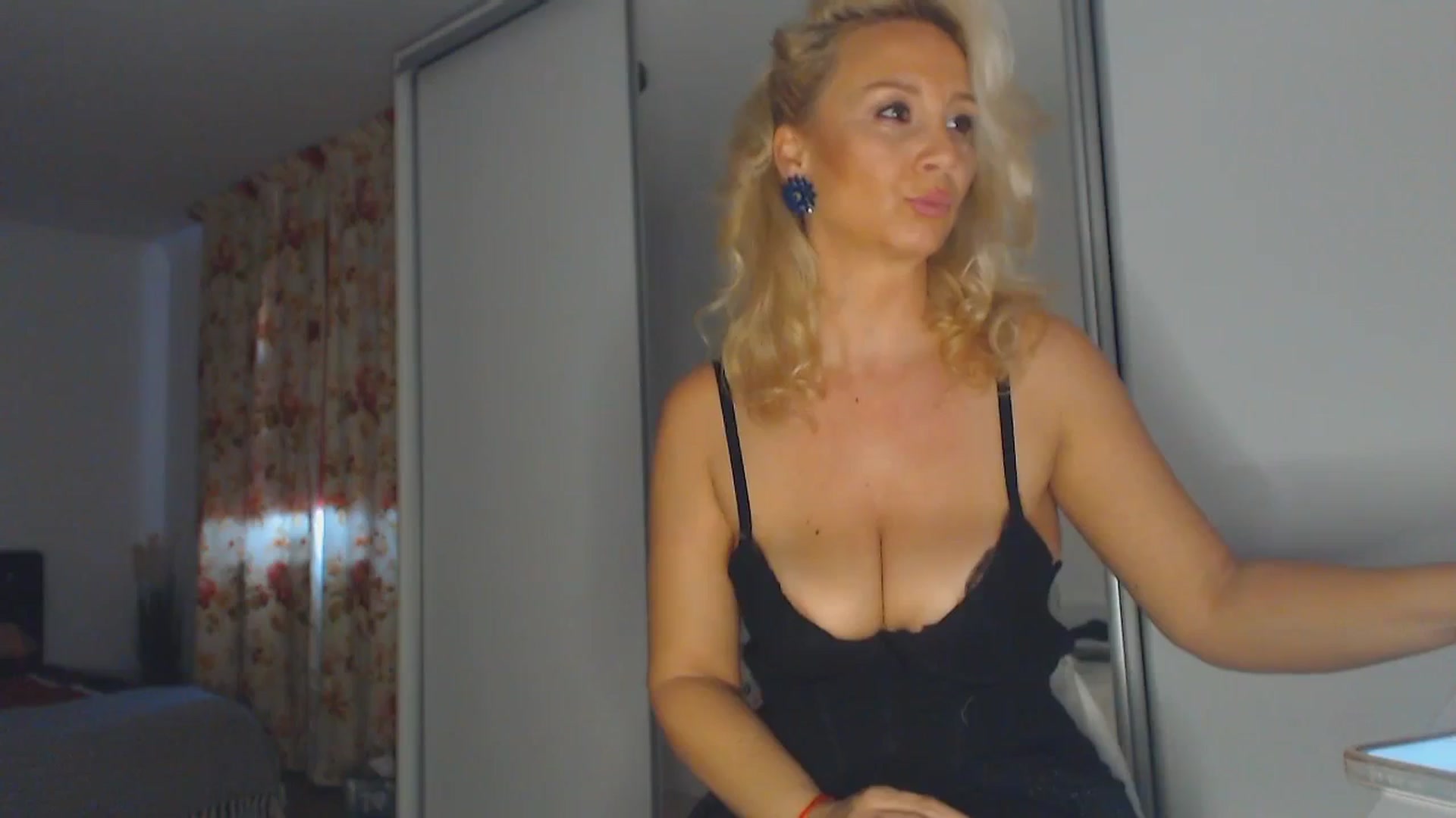 Gallery image thumbnail from Merlyn4u's myfreecams stream on, 10/23/2025, 10:32 image 8 of 20