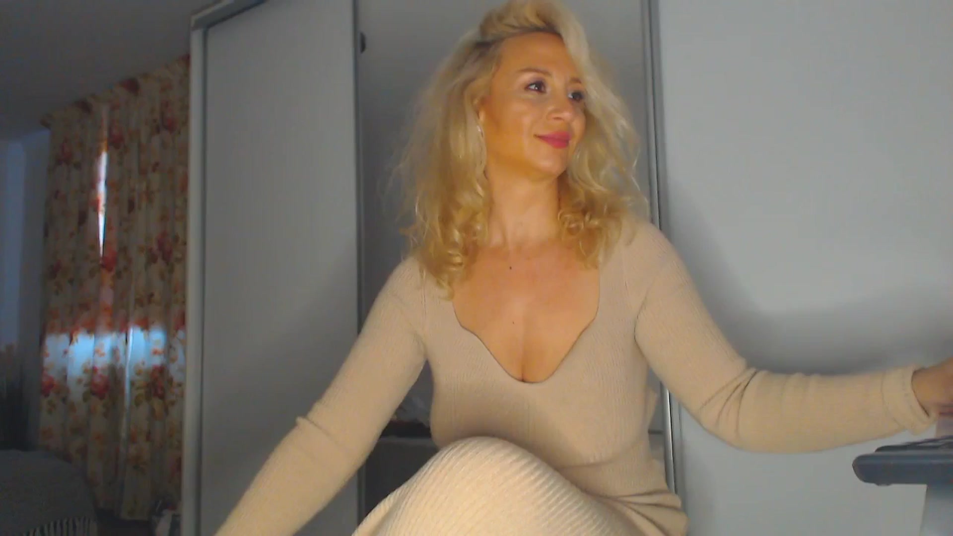 Gallery image thumbnail from Merlyn4u's myfreecams stream on, 10/25/2025, 10:52 image 3 of 20