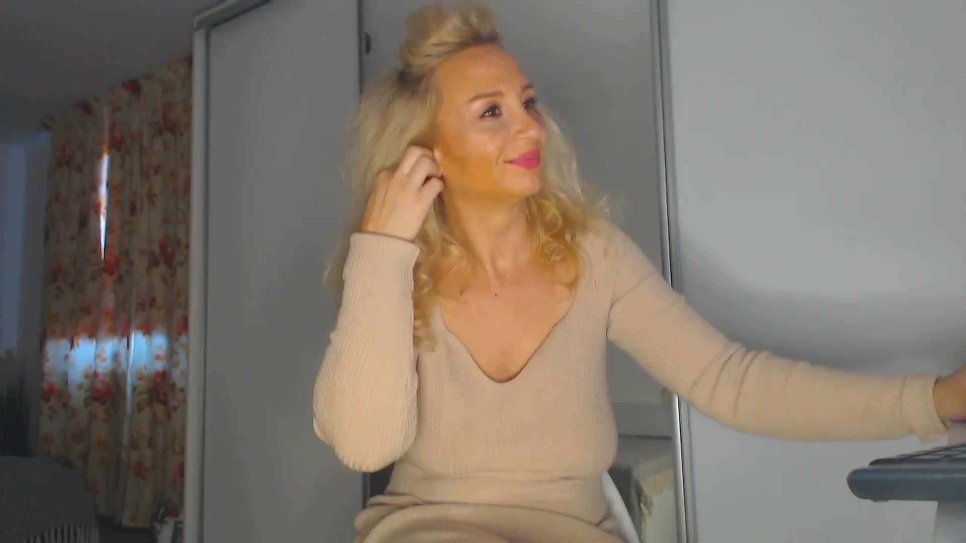 Gallery image thumbnail from Merlyn4u's myfreecams stream on, 10/25/2025, 10:52 image 1 of 20