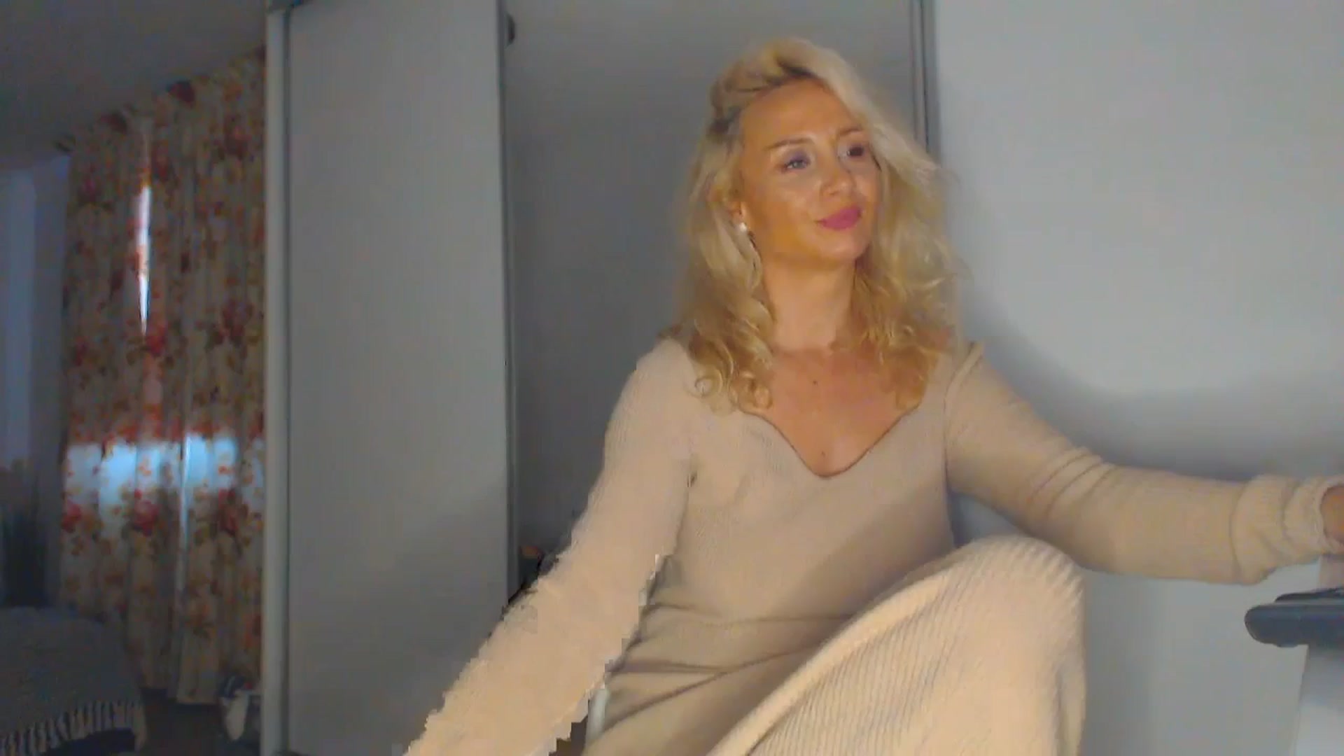 Gallery image thumbnail from Merlyn4u's myfreecams stream on, 10/25/2025, 10:52 image 15 of 20