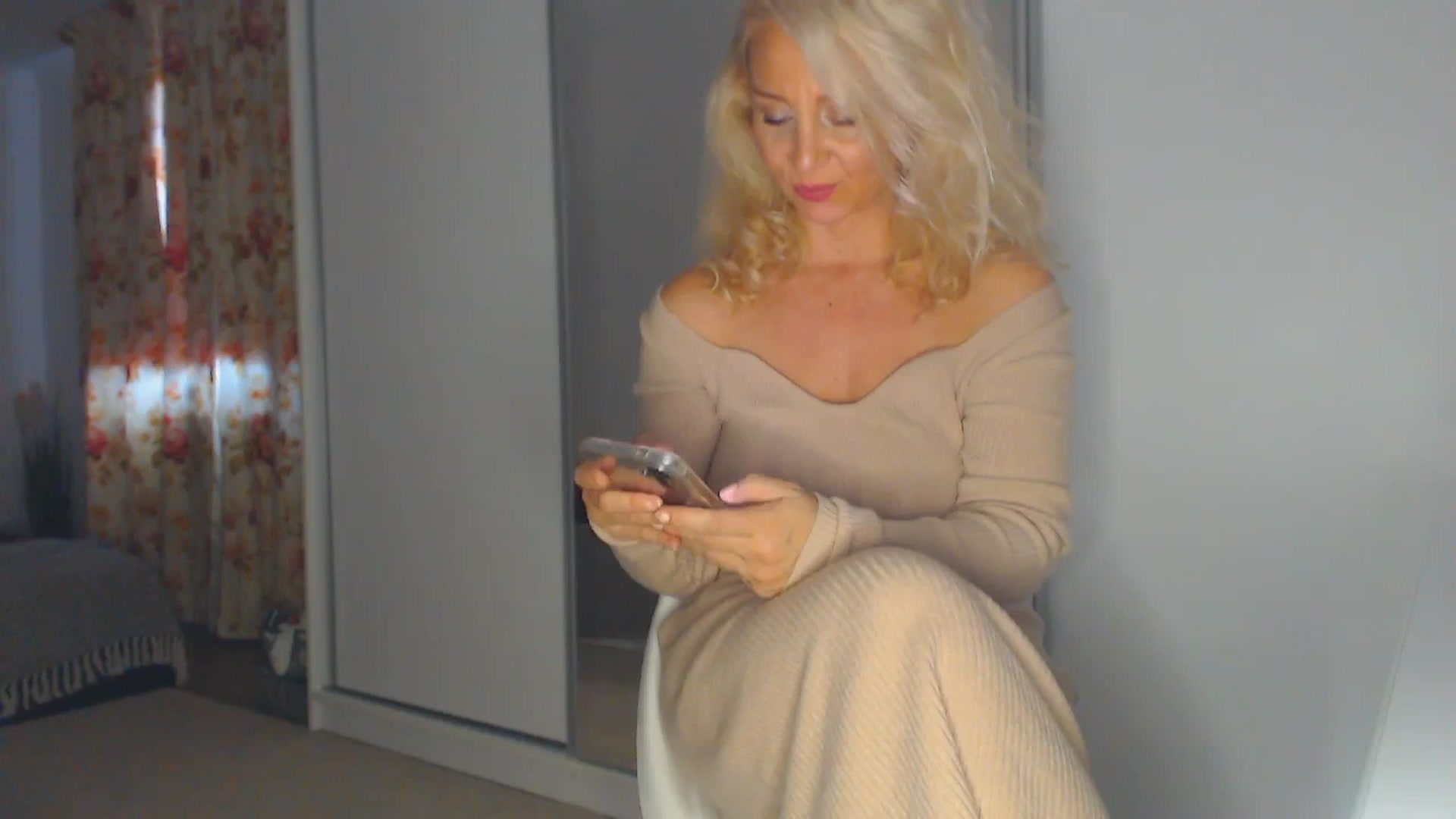 Gallery image thumbnail from Merlyn4u's myfreecams stream on, 10/25/2025, 11:37 image 1 of 20