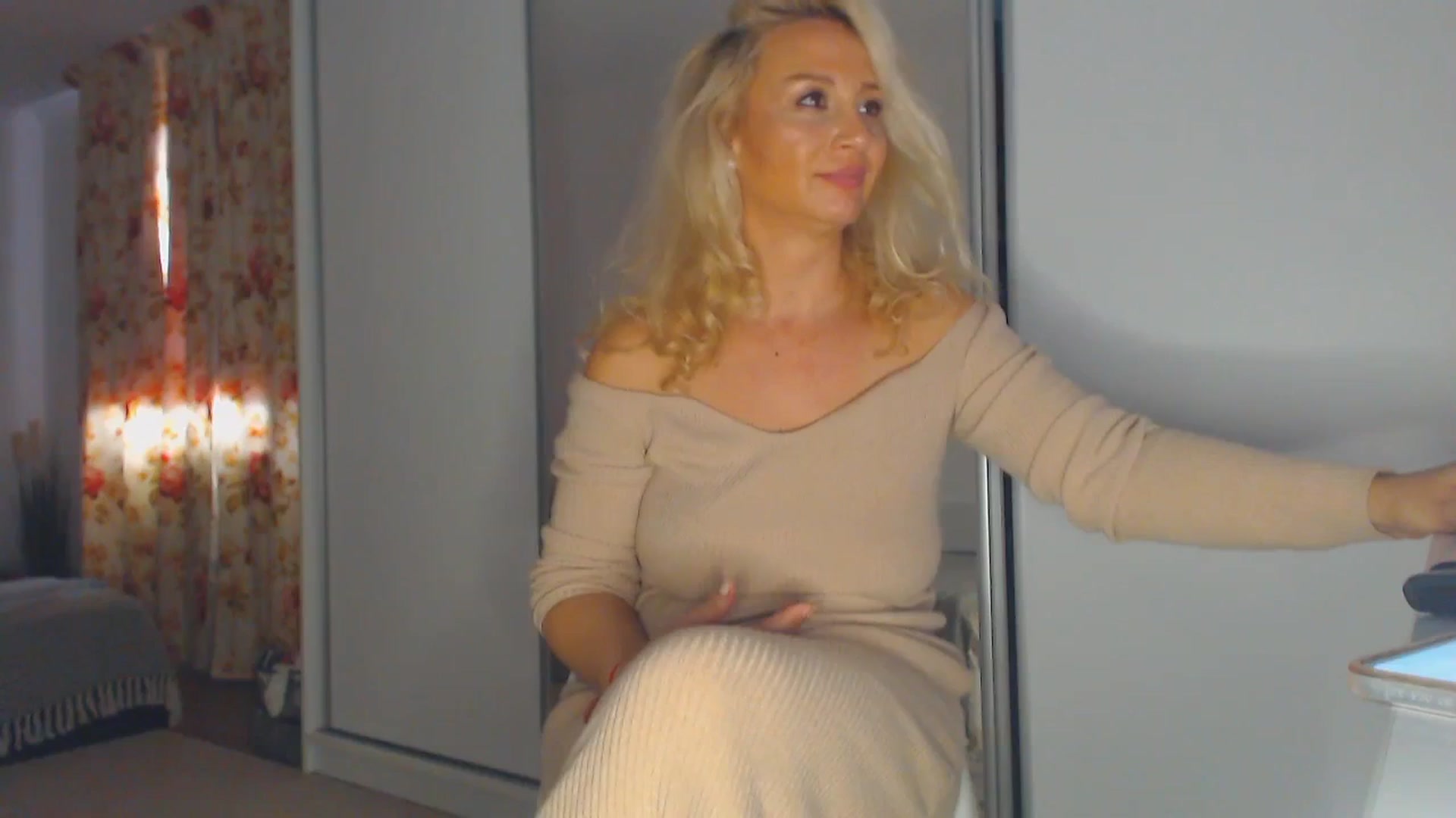 Gallery image thumbnail from Merlyn4u's myfreecams stream on, 10/25/2025, 12:41 image 4 of 20