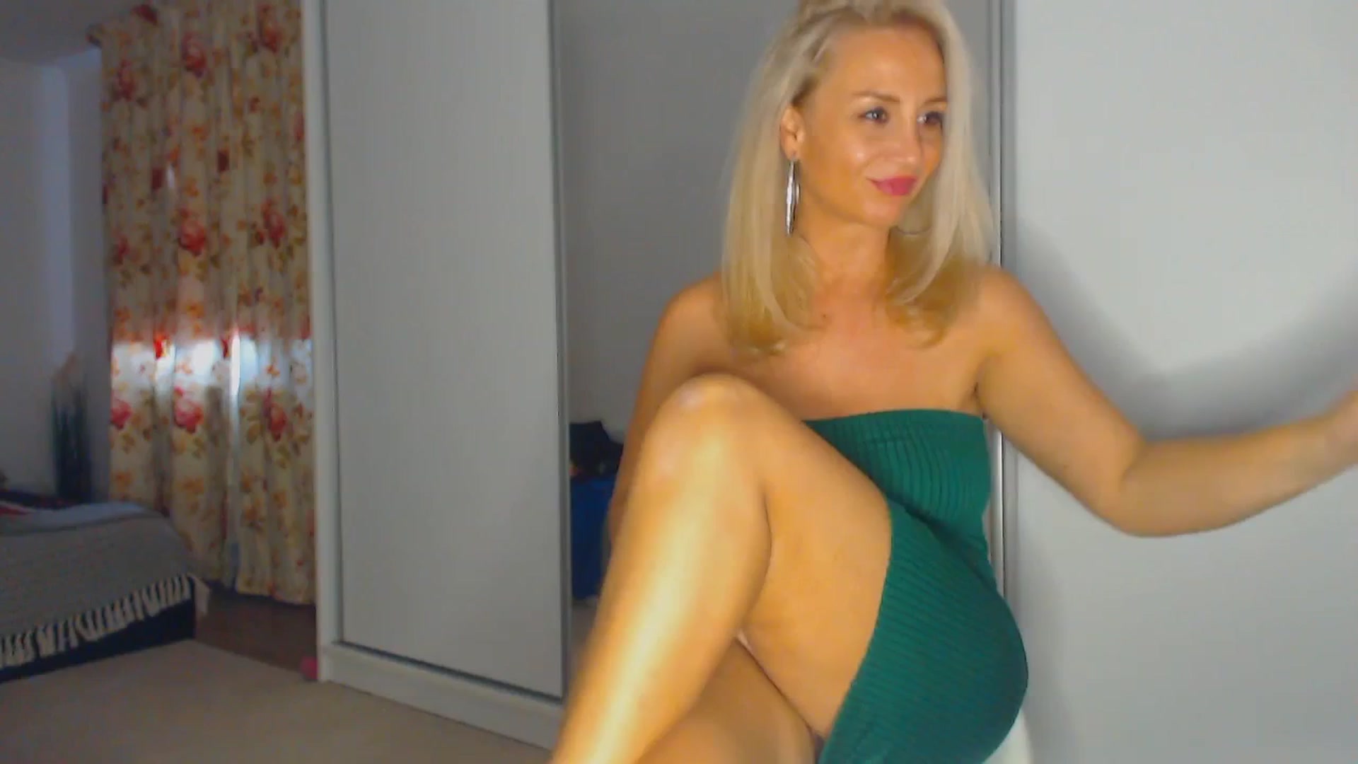Gallery image thumbnail from Merlyn4u's myfreecams stream on, 10/29/2025, 14:02 image 5 of 20