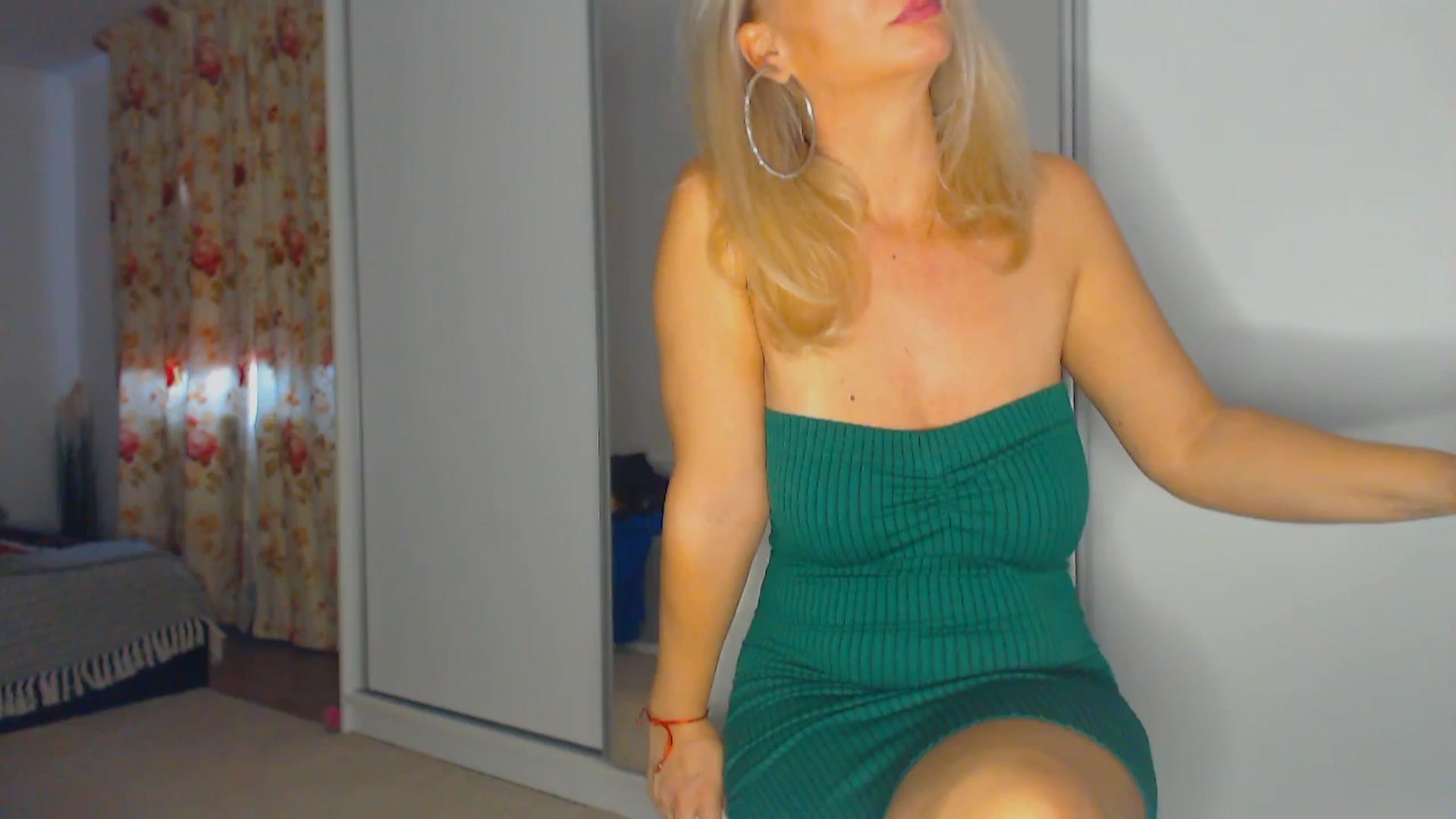Gallery image thumbnail from Merlyn4u's myfreecams stream on, 10/29/2025, 14:02 image 3 of 20