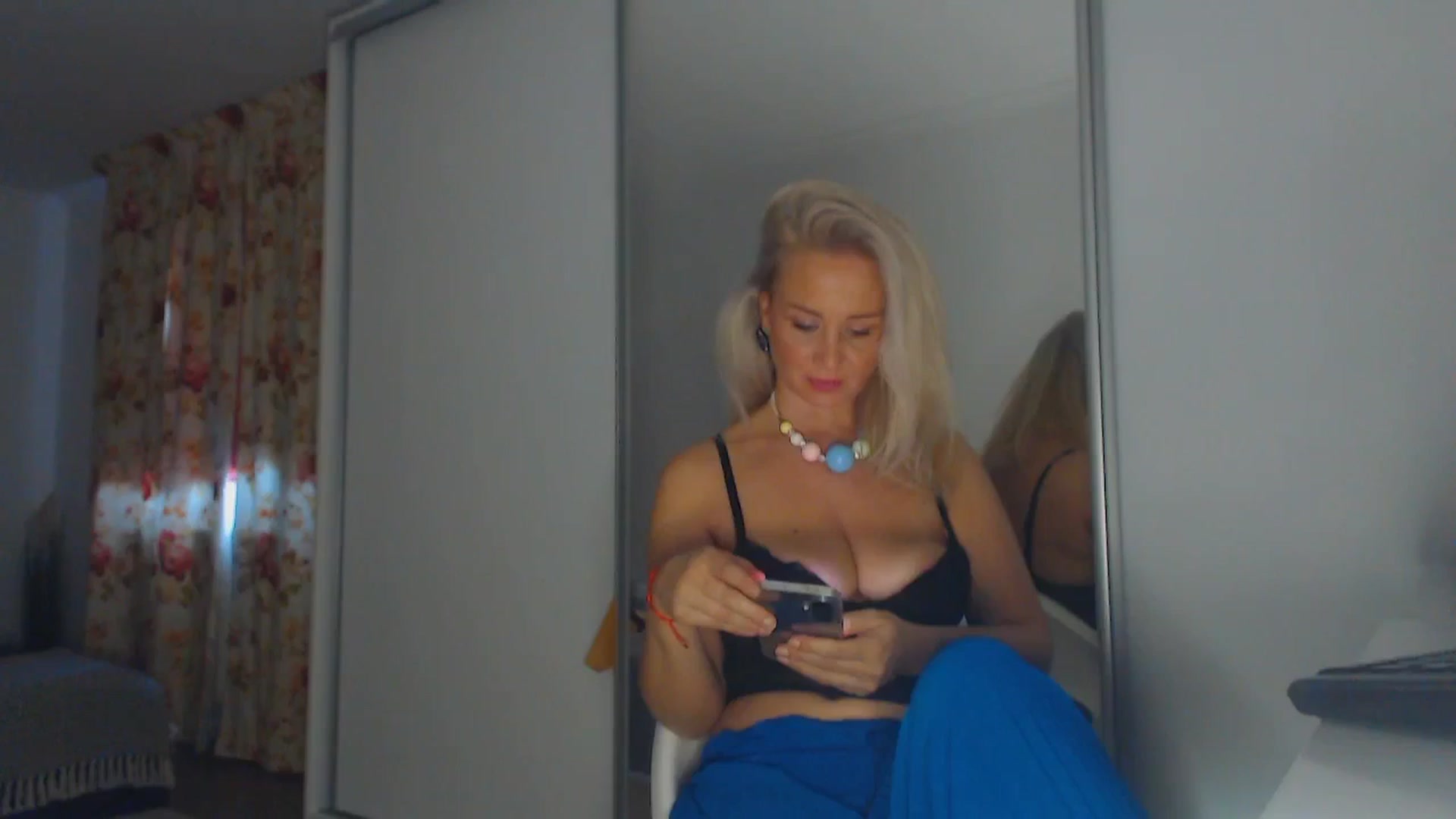 Gallery image thumbnail from Merlyn4u's myfreecams stream on, 10/30/2025, 14:16 image 3 of 20