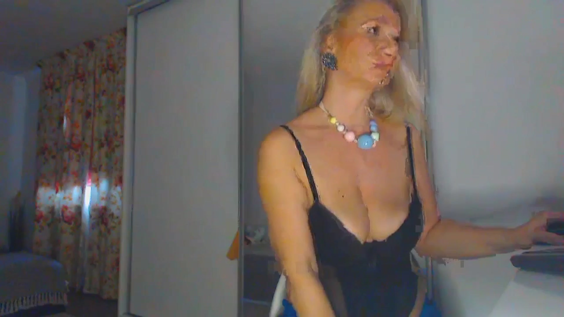 Gallery image thumbnail from Merlyn4u's myfreecams stream on, 10/30/2025, 14:16 image 7 of 20