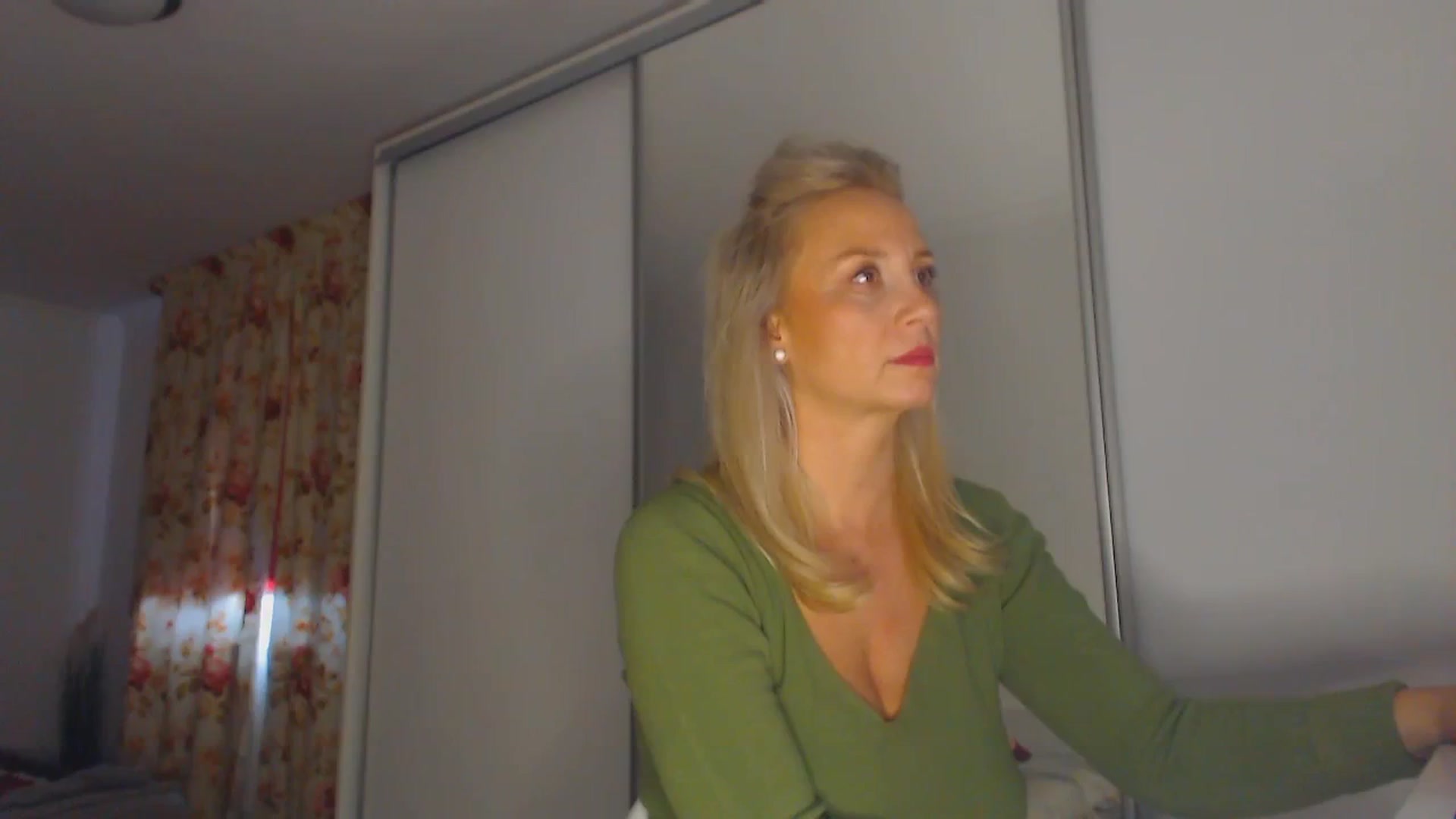 Gallery image thumbnail from Merlyn4u's myfreecams stream on, 10/31/2025, 13:09 image 5 of 20