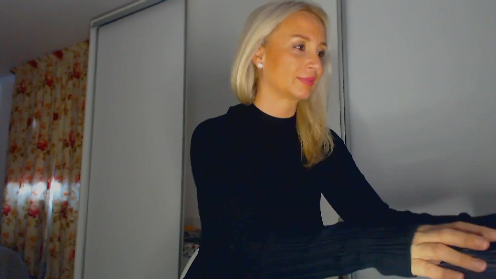 Gallery image thumbnail from Merlyn4u's myfreecams stream on, 11/01/2025, 12:18 image 13 of 20