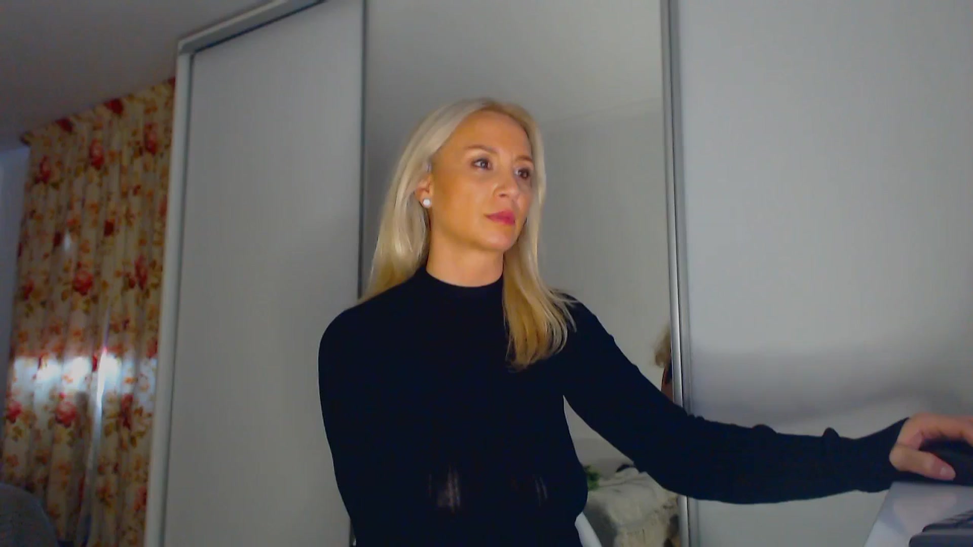 Gallery image thumbnail from Merlyn4u's myfreecams stream on, 11/01/2025, 12:18 image 18 of 20