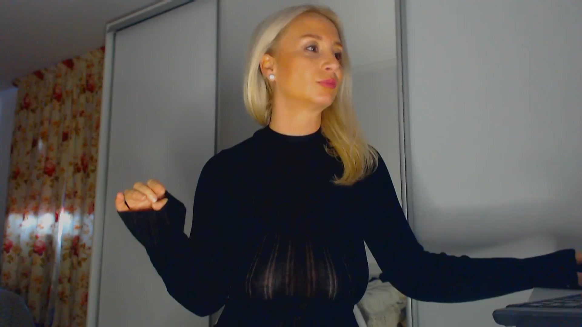 Gallery image thumbnail from Merlyn4u's myfreecams stream on, 11/01/2025, 12:18 image 8 of 20