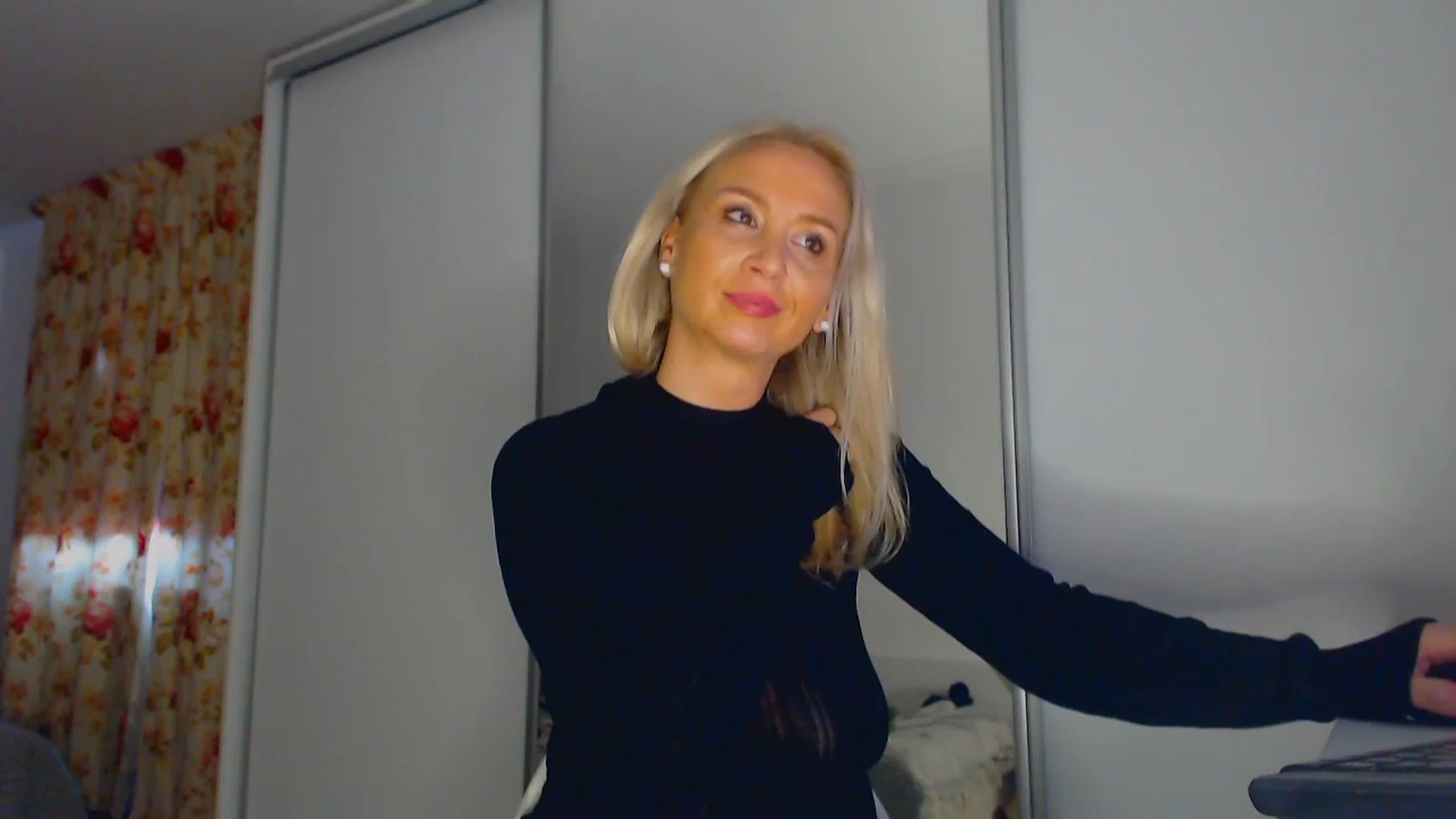 Gallery image thumbnail from Merlyn4u's myfreecams stream on, 11/01/2025, 12:18 image 10 of 20
