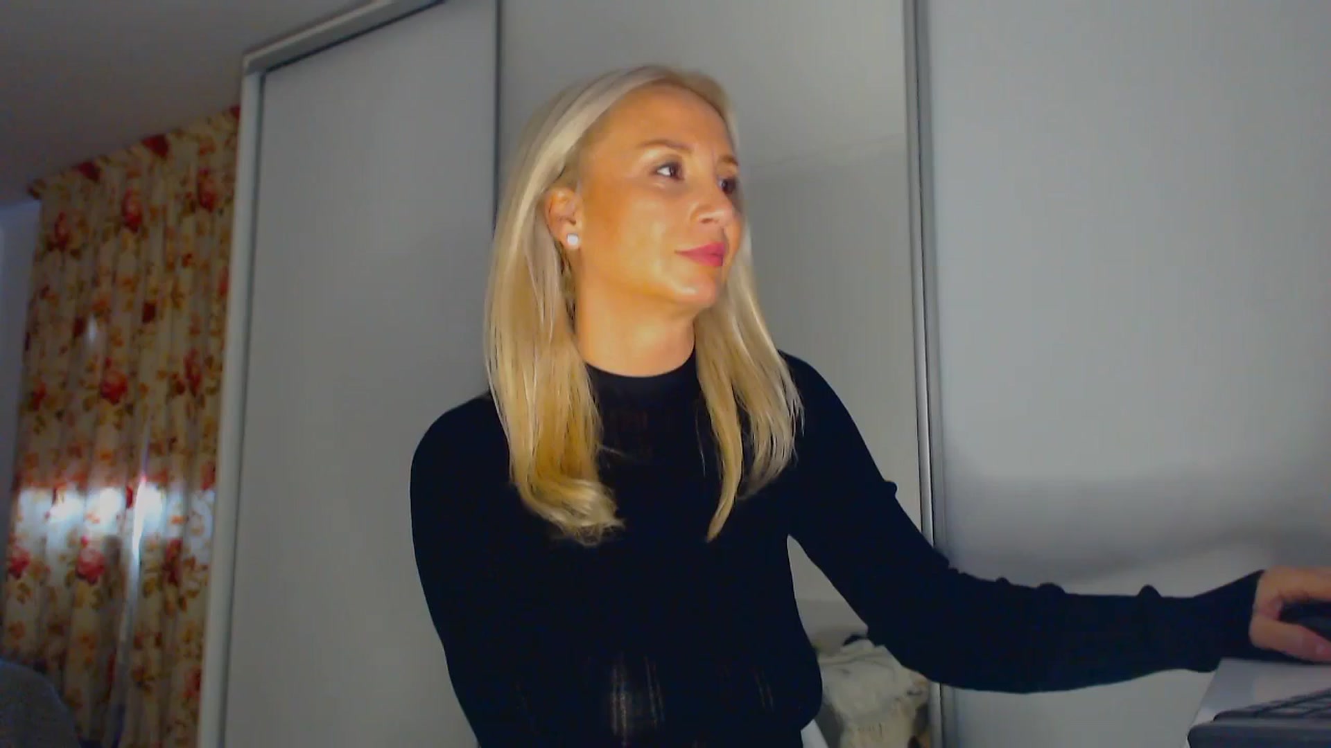 Gallery image thumbnail from Merlyn4u's myfreecams stream on, 11/01/2025, 12:18 image 20 of 20