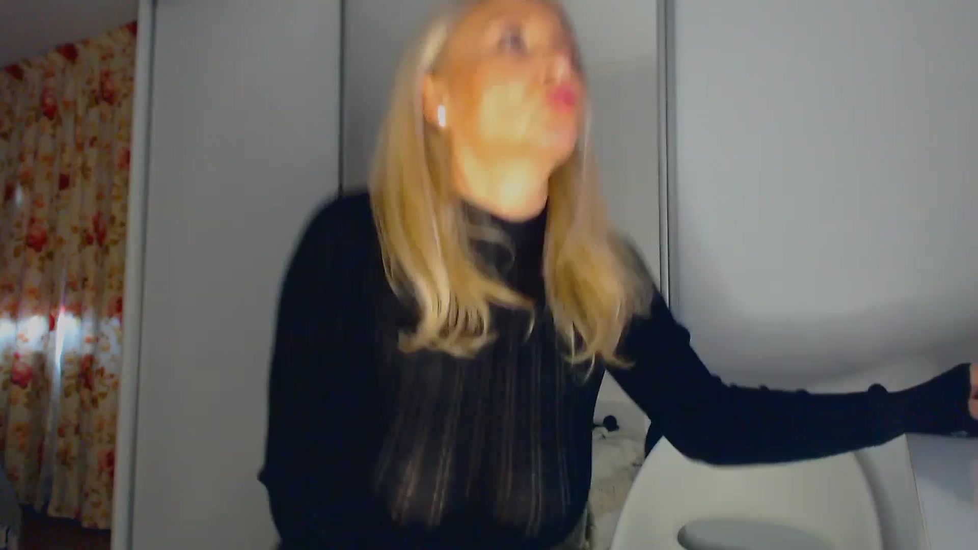 Gallery image thumbnail from Merlyn4u's myfreecams stream on, 11/01/2025, 14:04 image 4 of 20