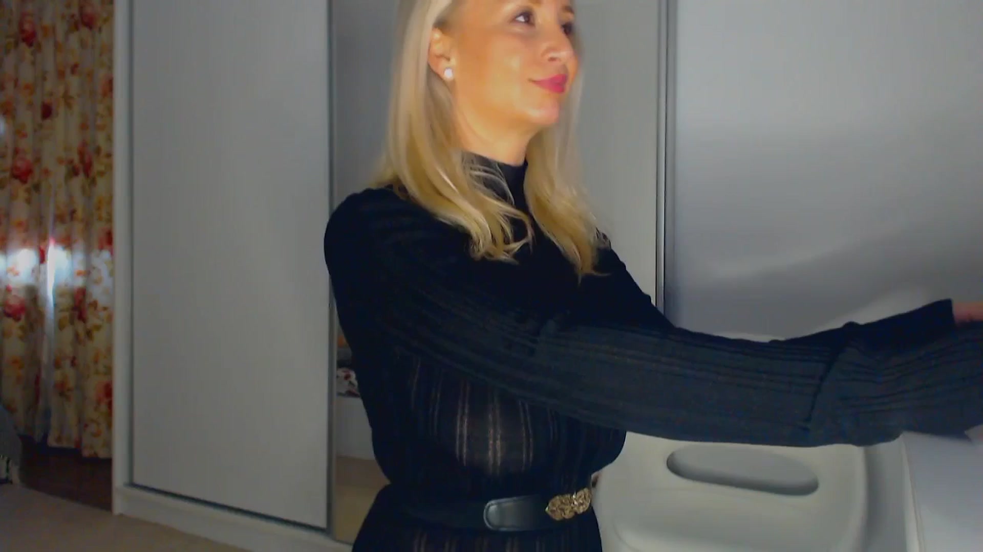 Gallery image thumbnail from Merlyn4u's myfreecams stream on, 11/01/2025, 14:04 image 3 of 20