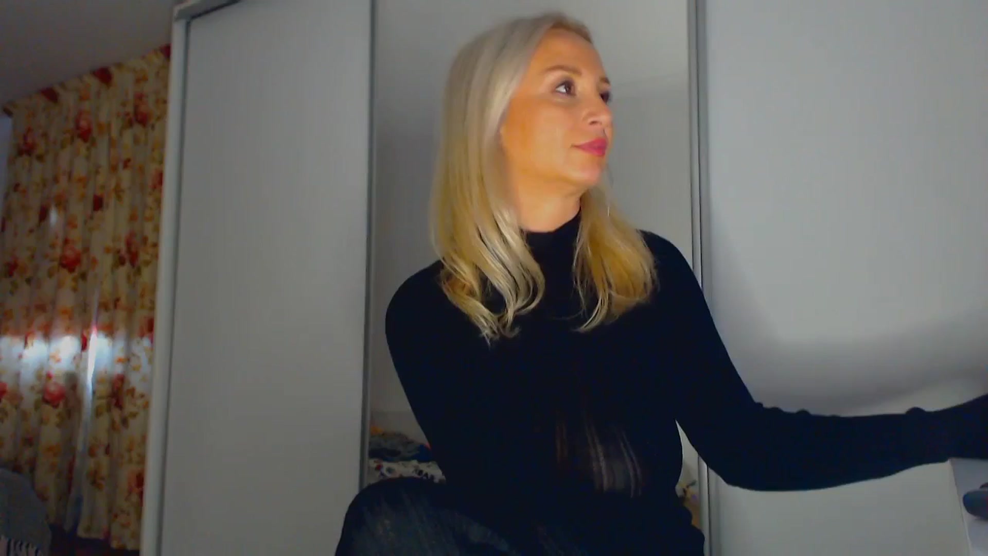 Gallery image thumbnail from Merlyn4u's myfreecams stream on, 11/01/2025, 14:04 image 13 of 20