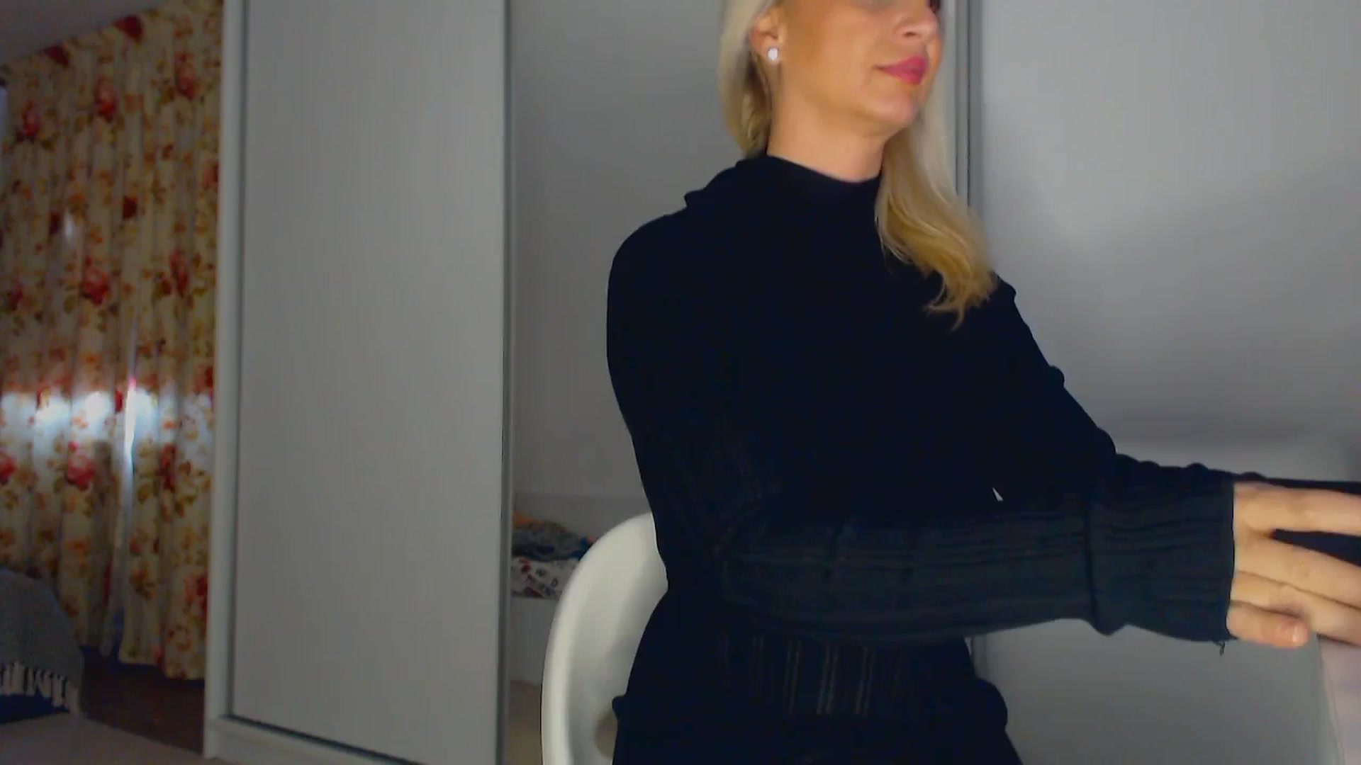 Gallery image thumbnail from Merlyn4u's myfreecams stream on, 11/01/2025, 14:04 image 8 of 20