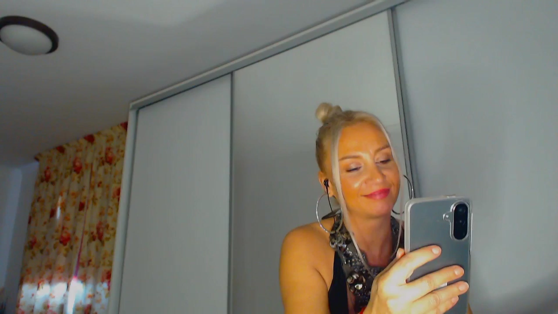 Gallery image thumbnail from Merlyn4u's myfreecams stream on, 11/03/2025, 12:41 image 20 of 20