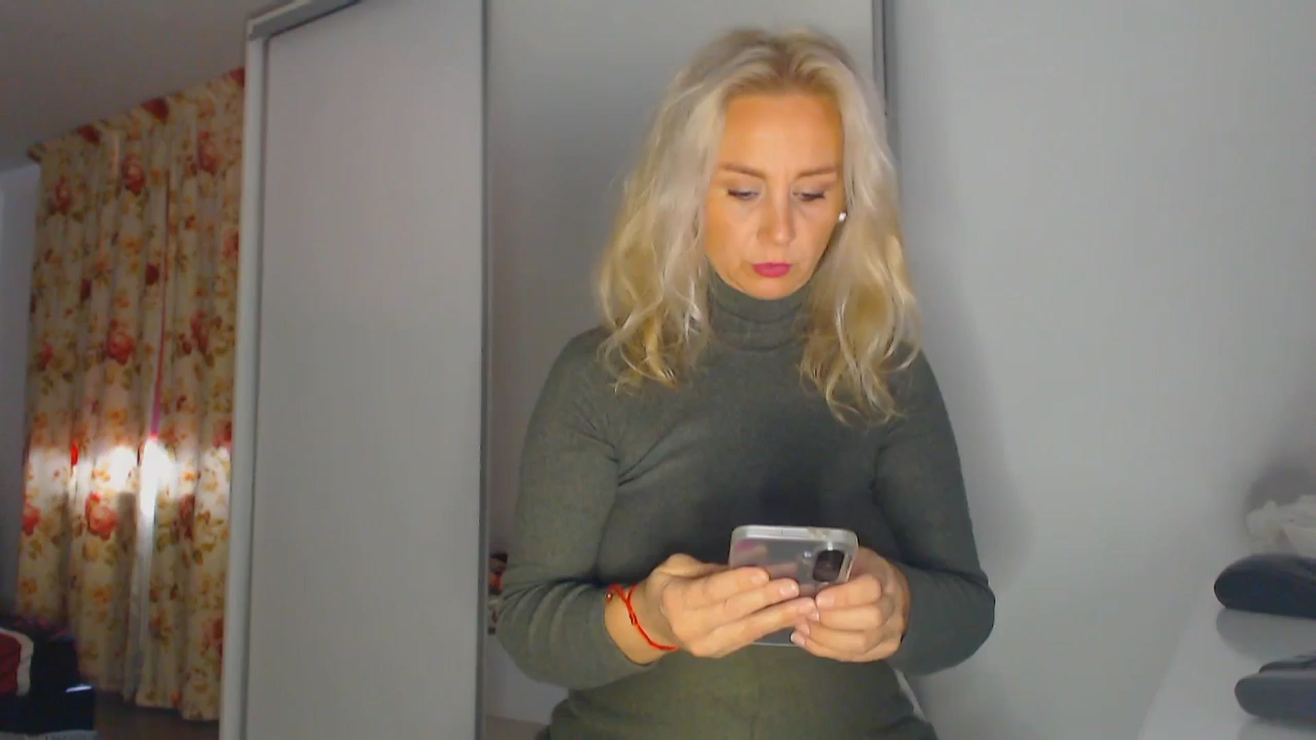 Gallery image thumbnail from Merlyn4u's myfreecams stream on, 11/06/2025, 12:36 image 1 of 20