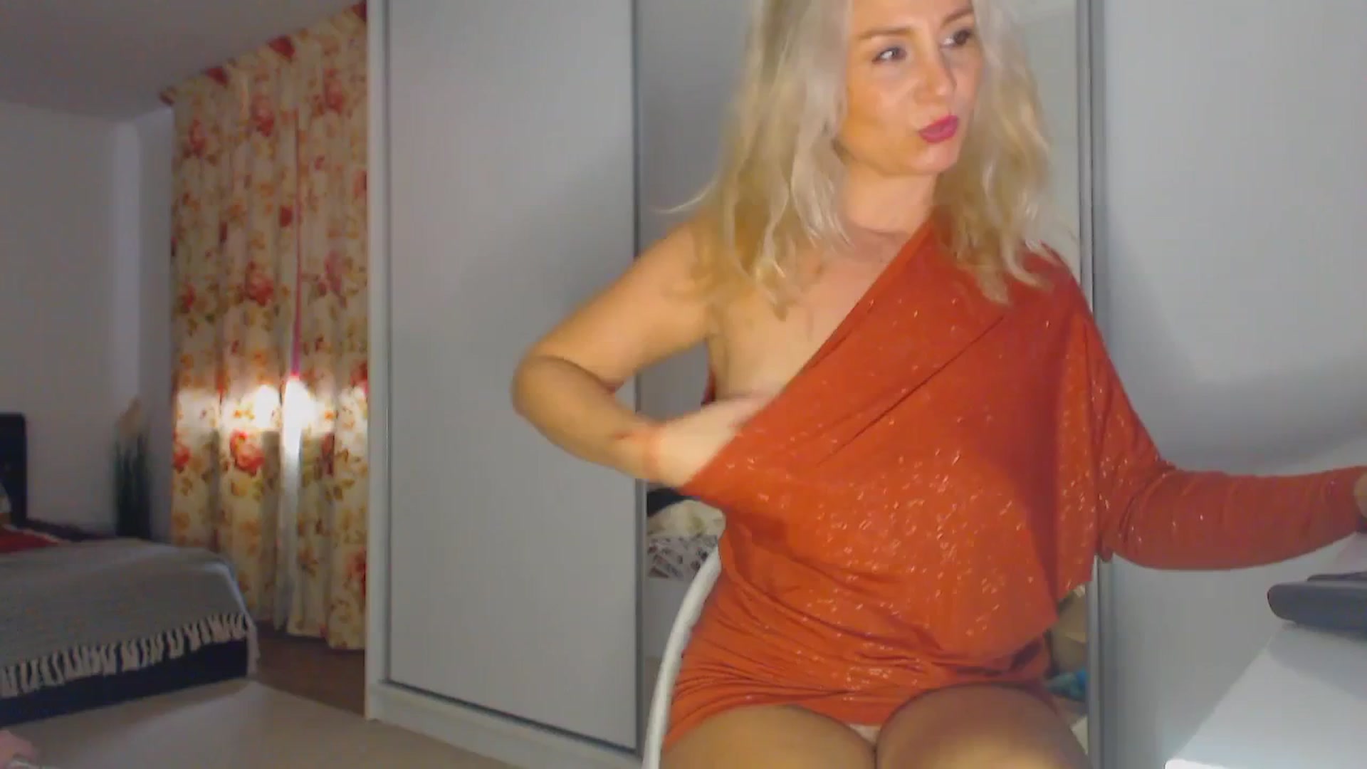 Gallery image thumbnail from Merlyn4u's myfreecams stream on, 11/06/2025, 12:36 image 5 of 20