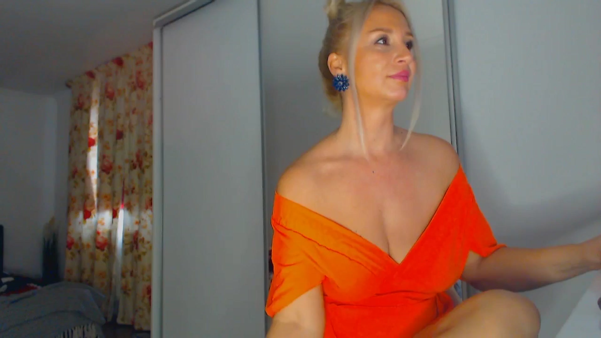 Gallery image thumbnail from Merlyn4u's myfreecams stream on, 11/09/2025, 15:36 image 4 of 20
