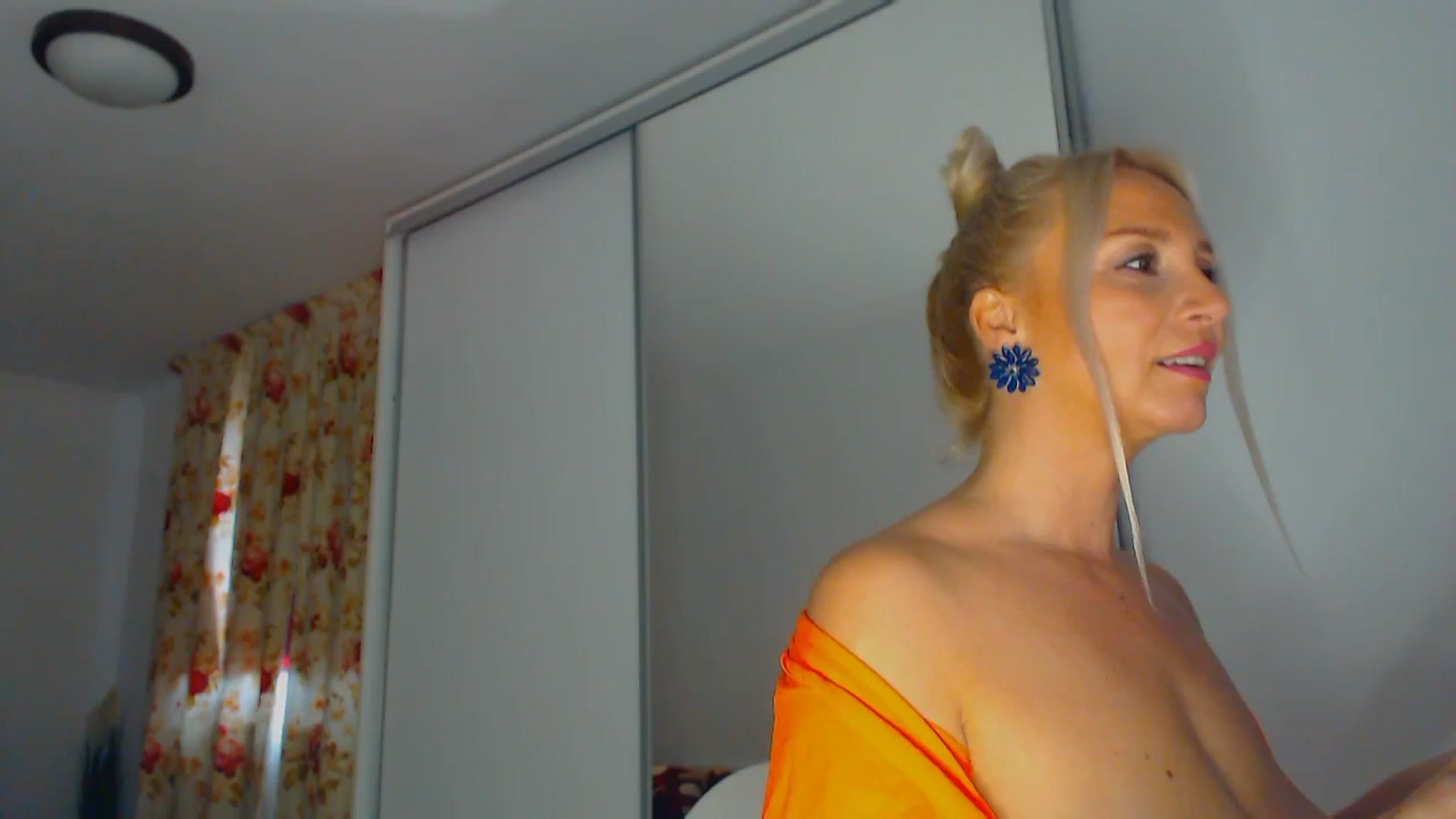 Gallery image thumbnail from Merlyn4u's myfreecams stream on, 11/09/2025, 15:36 image 5 of 20