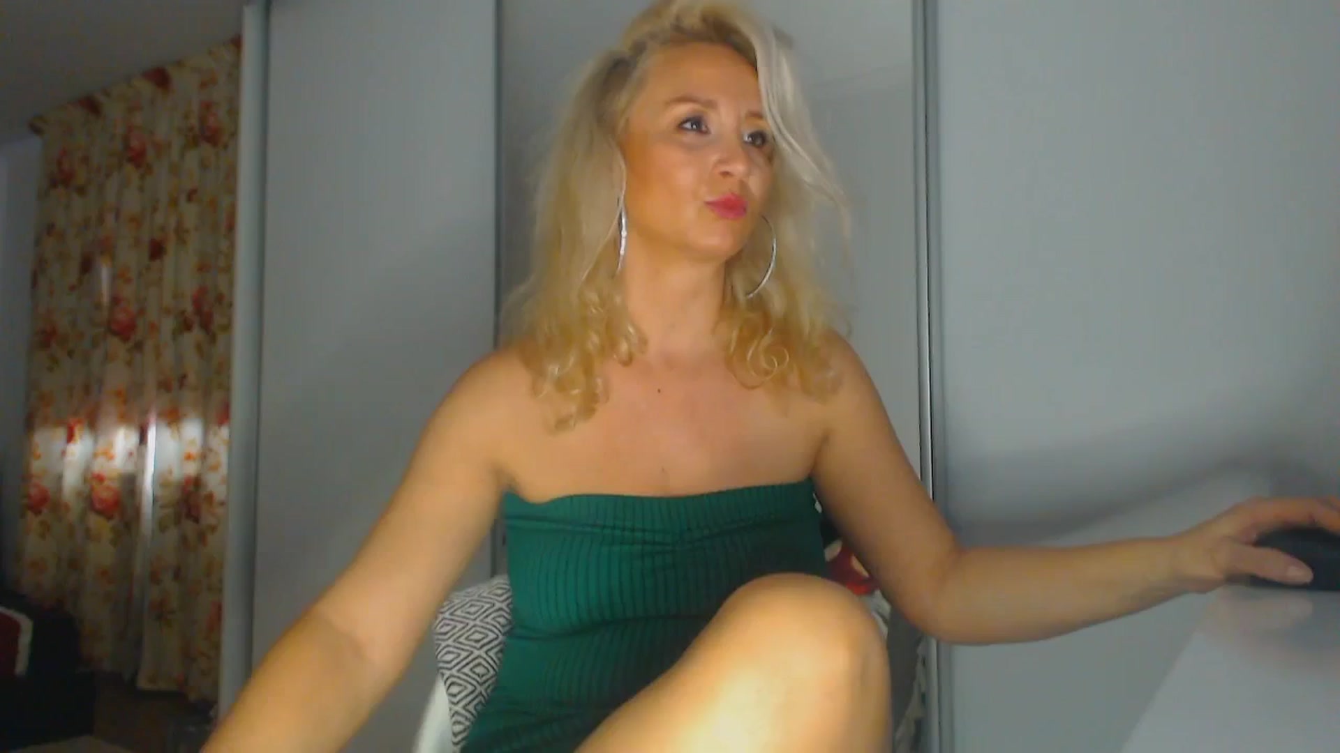 Gallery image thumbnail from Merlyn4u's myfreecams stream on, 11/18/2025, 10:30 image 11 of 20