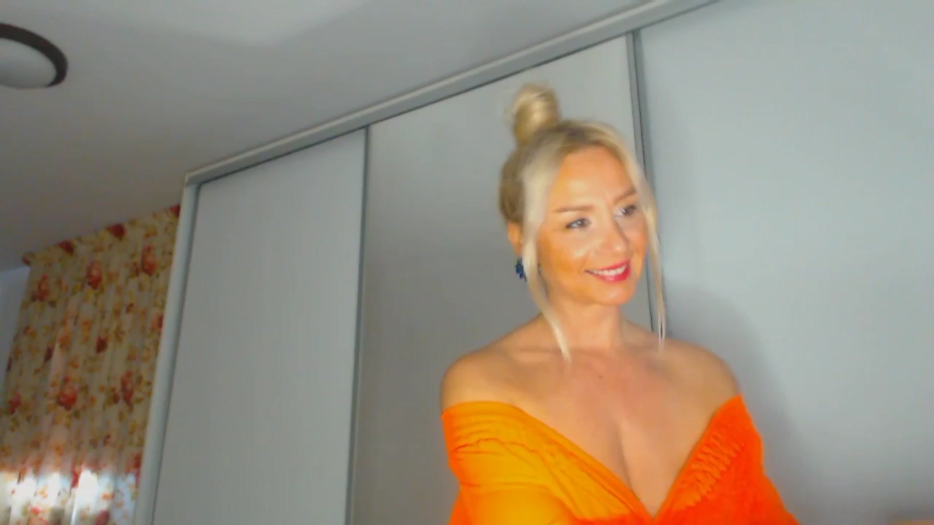 Gallery image thumbnail from Merlyn4u's myfreecams stream on, 11/22/2025, 12:44 image 7 of 20