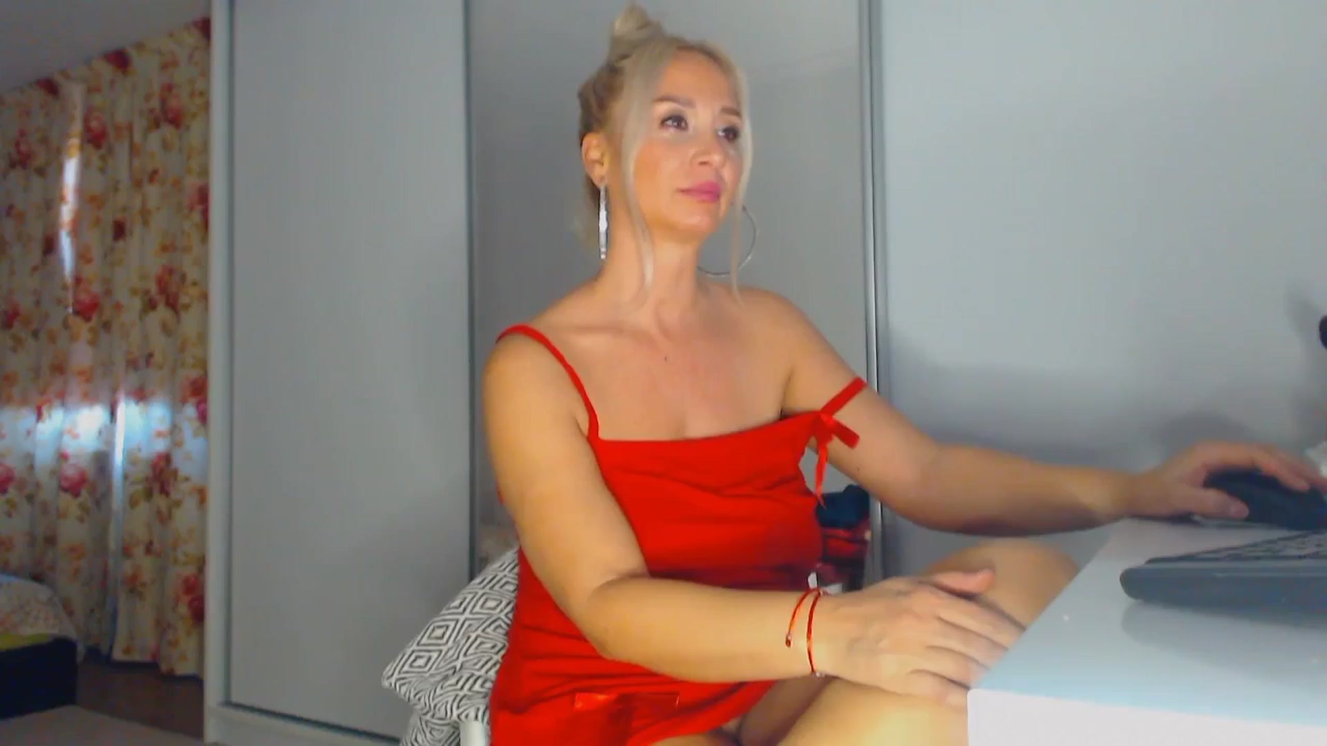 Gallery image thumbnail from Merlyn4u's myfreecams stream on, 11/24/2025, 12:17 image 8 of 20