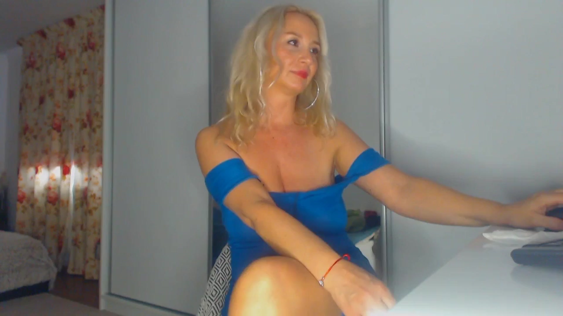 Gallery image thumbnail from Merlyn4u's myfreecams stream on, 12/03/2025, 12:16 image 17 of 20