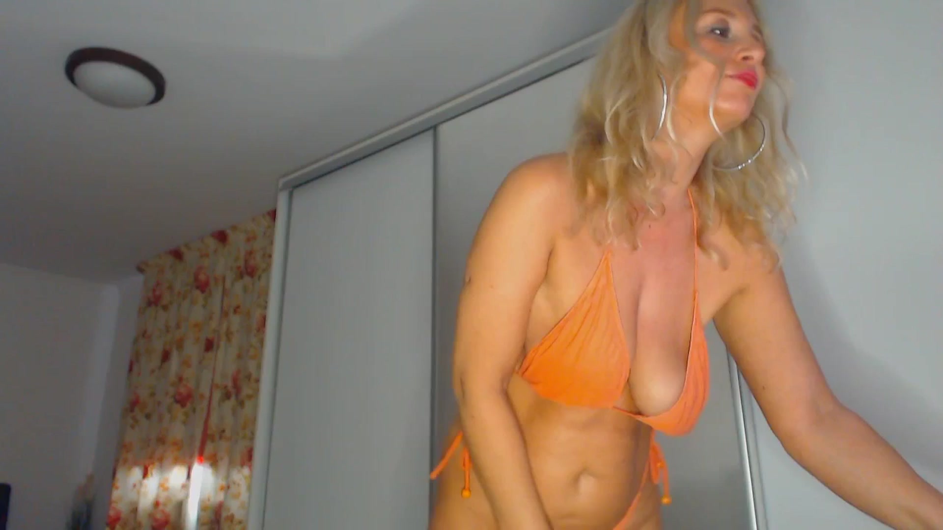 Gallery image thumbnail from Merlyn4u's myfreecams stream on, 12/03/2025, 12:16 image 12 of 20