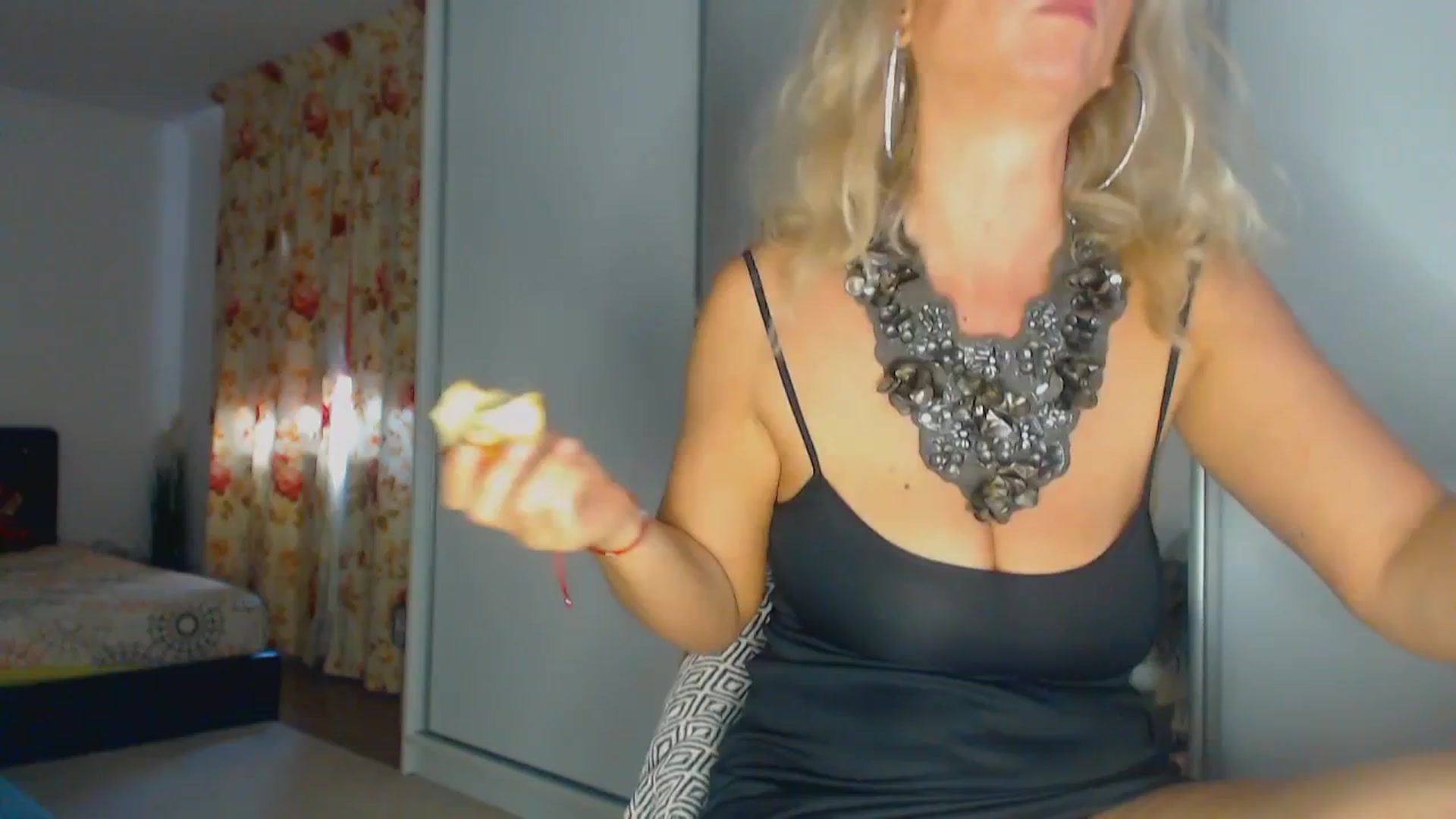 Gallery image thumbnail from Merlyn4u's myfreecams stream on, 12/04/2025, 12:28 image 16 of 20