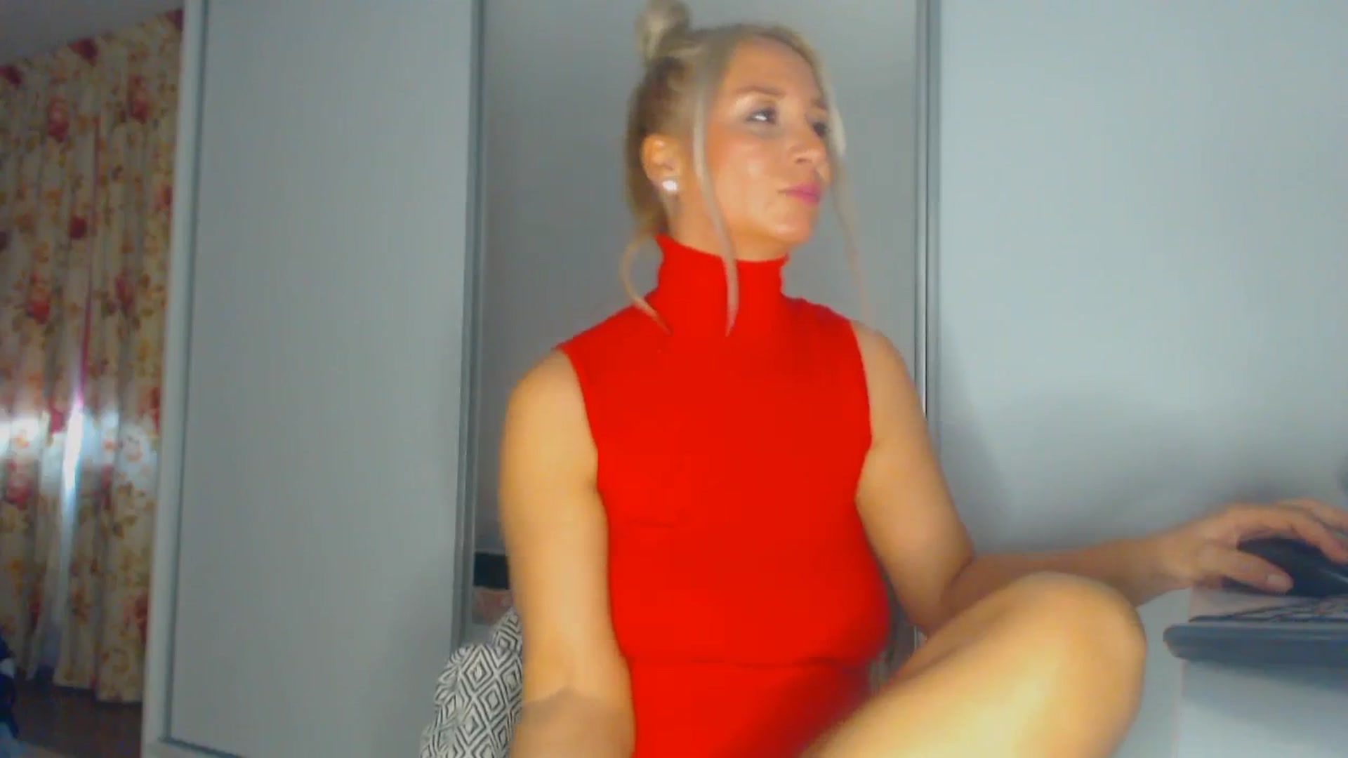 Gallery image thumbnail from Merlyn4u's myfreecams stream on, 12/11/2025, 13:25 image 14 of 20