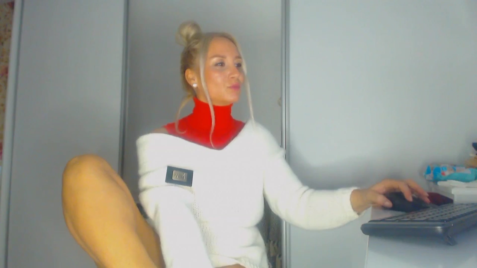 Gallery image thumbnail from Merlyn4u's myfreecams stream on, 12/11/2025, 13:25 image 13 of 20