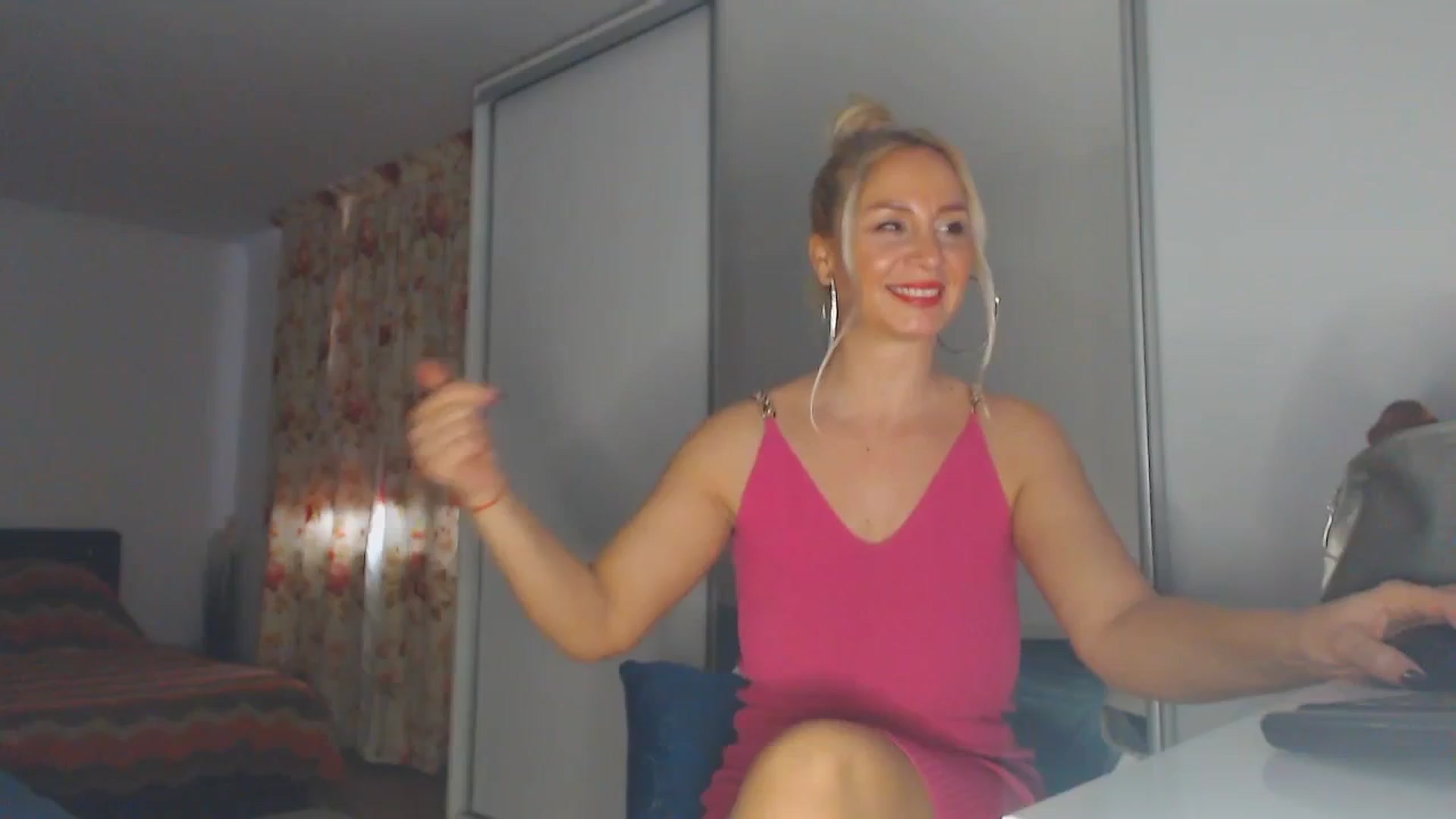 Gallery image thumbnail from Merlyn4u's myfreecams stream on, 01/11/2026, 14:28 image 1 of 20