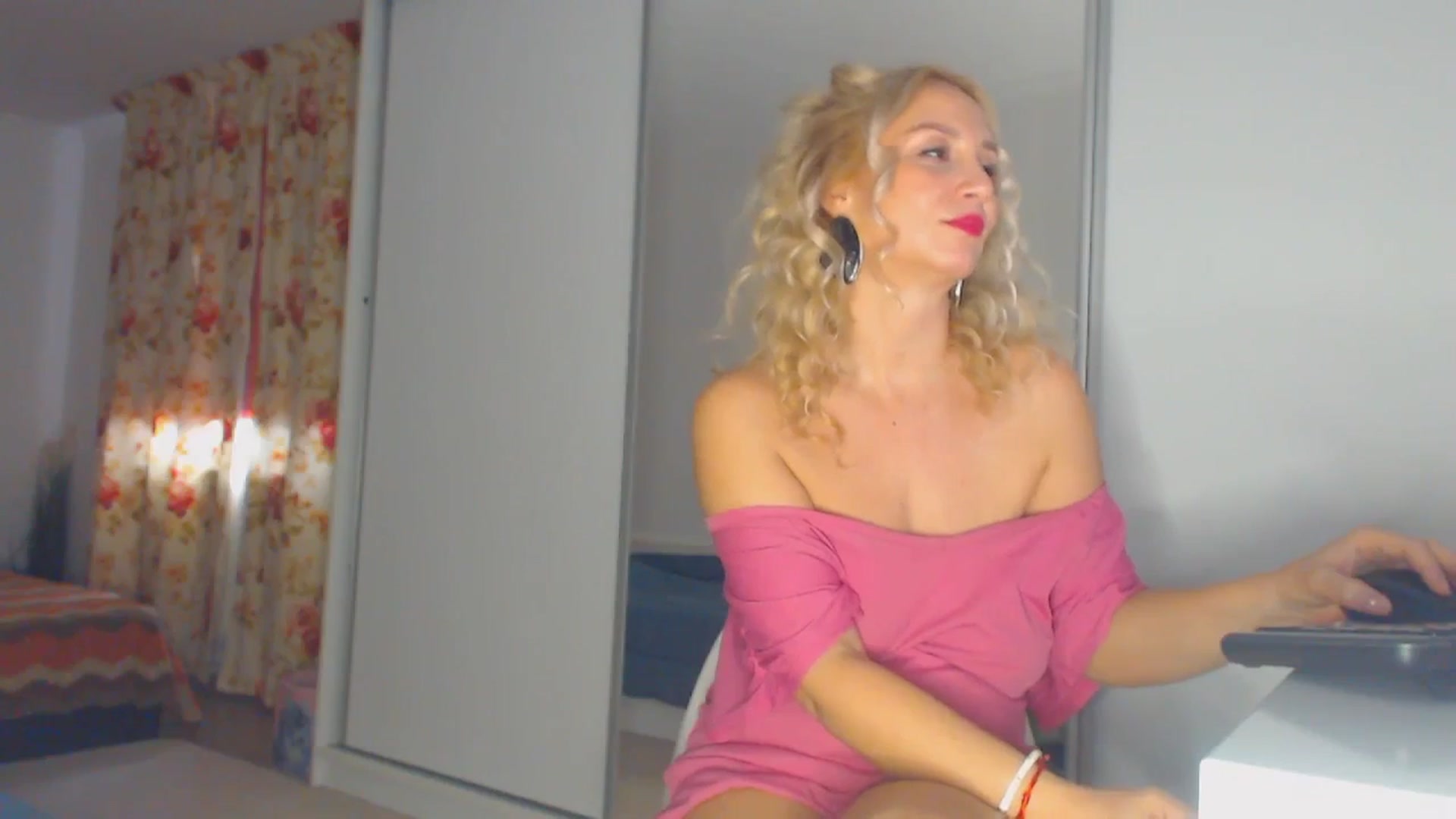 Gallery image thumbnail from Merlyn4u's myfreecams stream on, 02/01/2026, 15:05 image 6 of 20