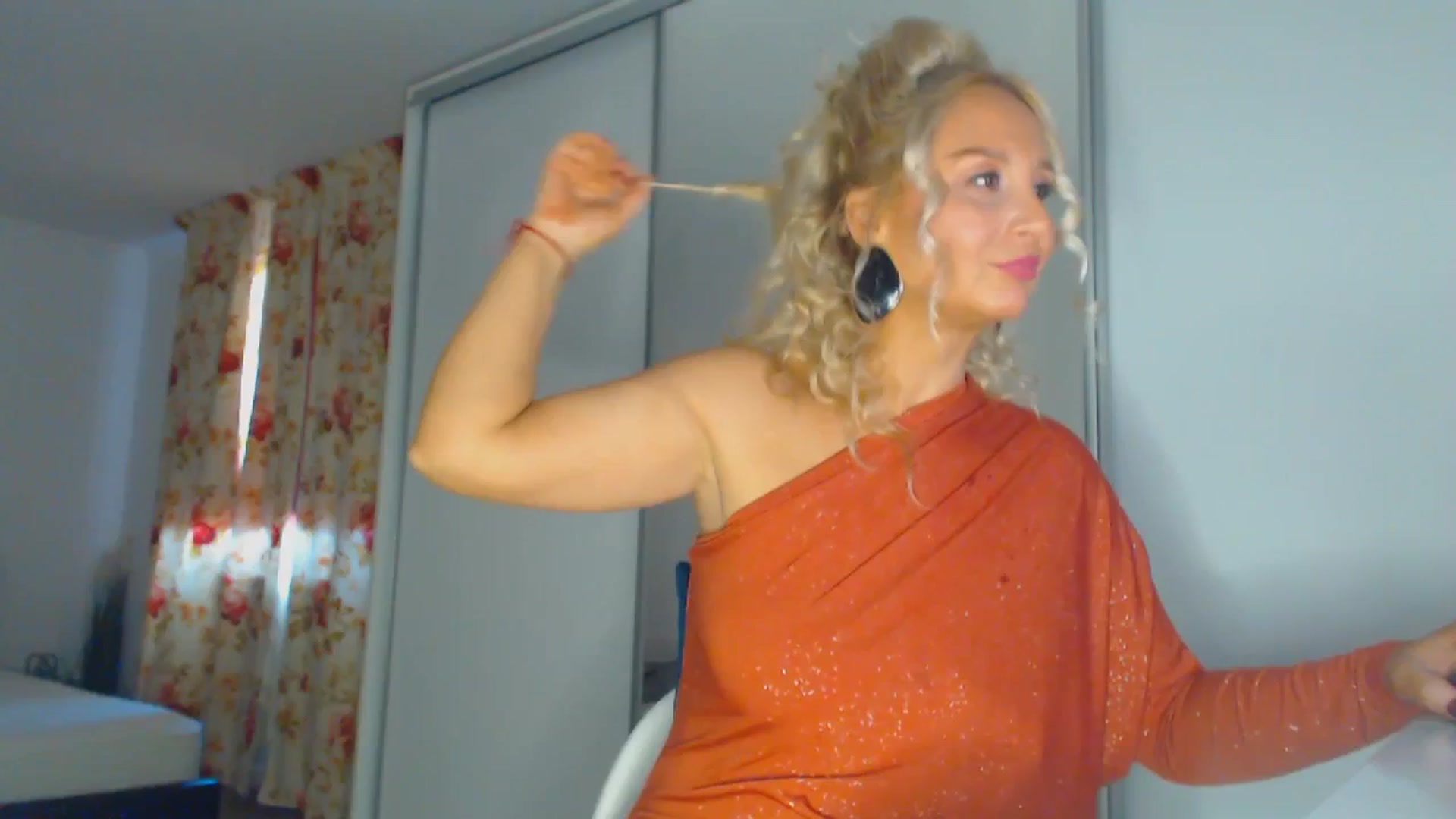Gallery image thumbnail from Merlyn4u's myfreecams stream on, 02/14/2026, 12:32 image 1 of 20