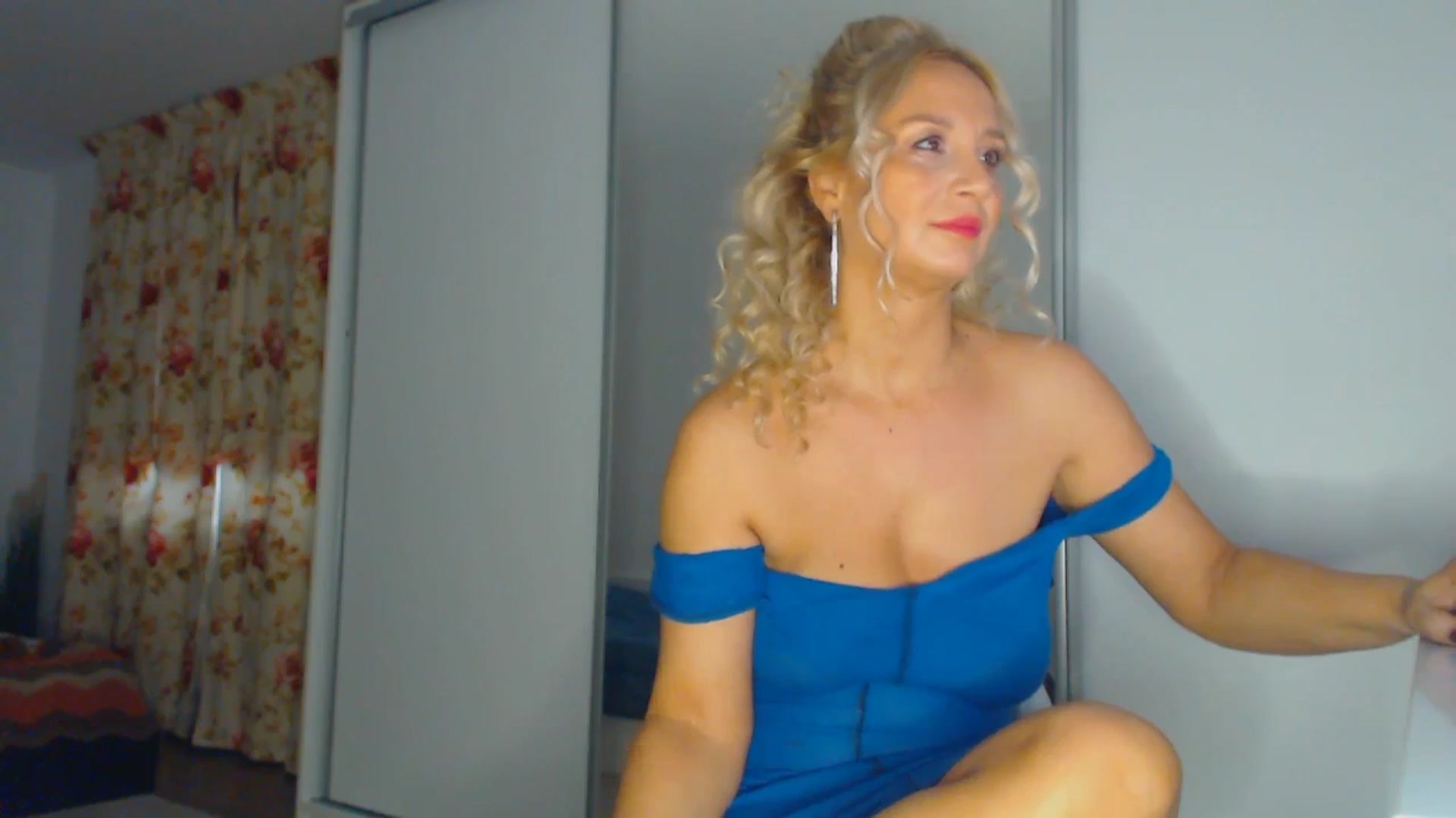 Gallery image thumbnail from Merlyn4u's myfreecams stream on, 02/15/2026, 16:28 image 3 of 20