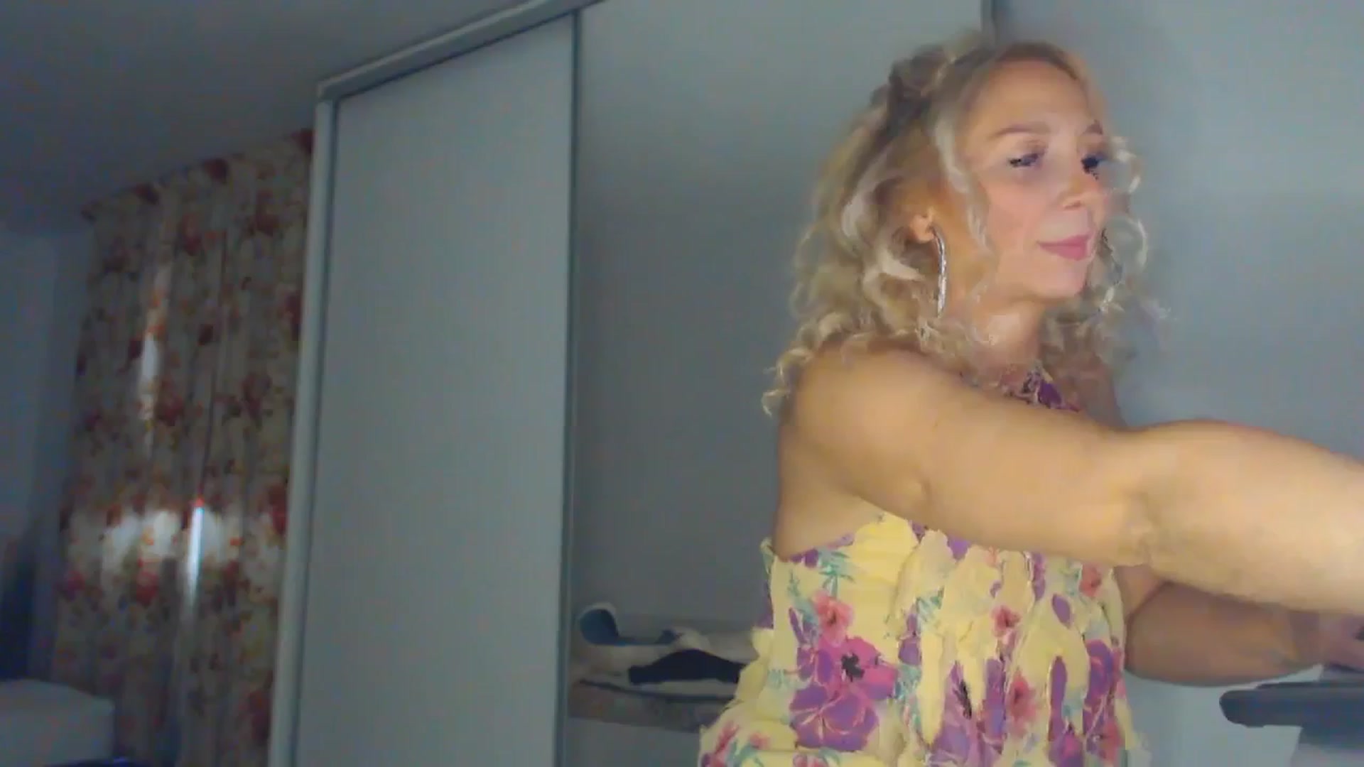 Gallery image thumbnail from Merlyn4u's myfreecams stream on, 02/17/2026, 13:47 image 6 of 20