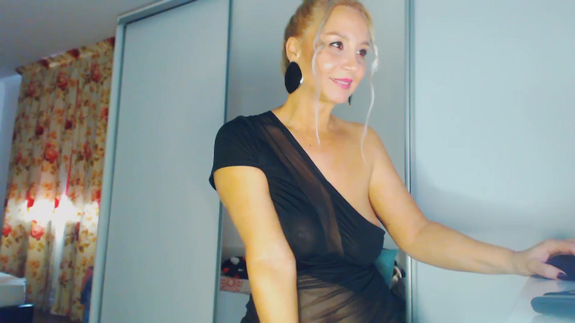 Gallery image thumbnail from Merlyn4u's myfreecams stream on, 02/24/2026, 08:44 image 14 of 20