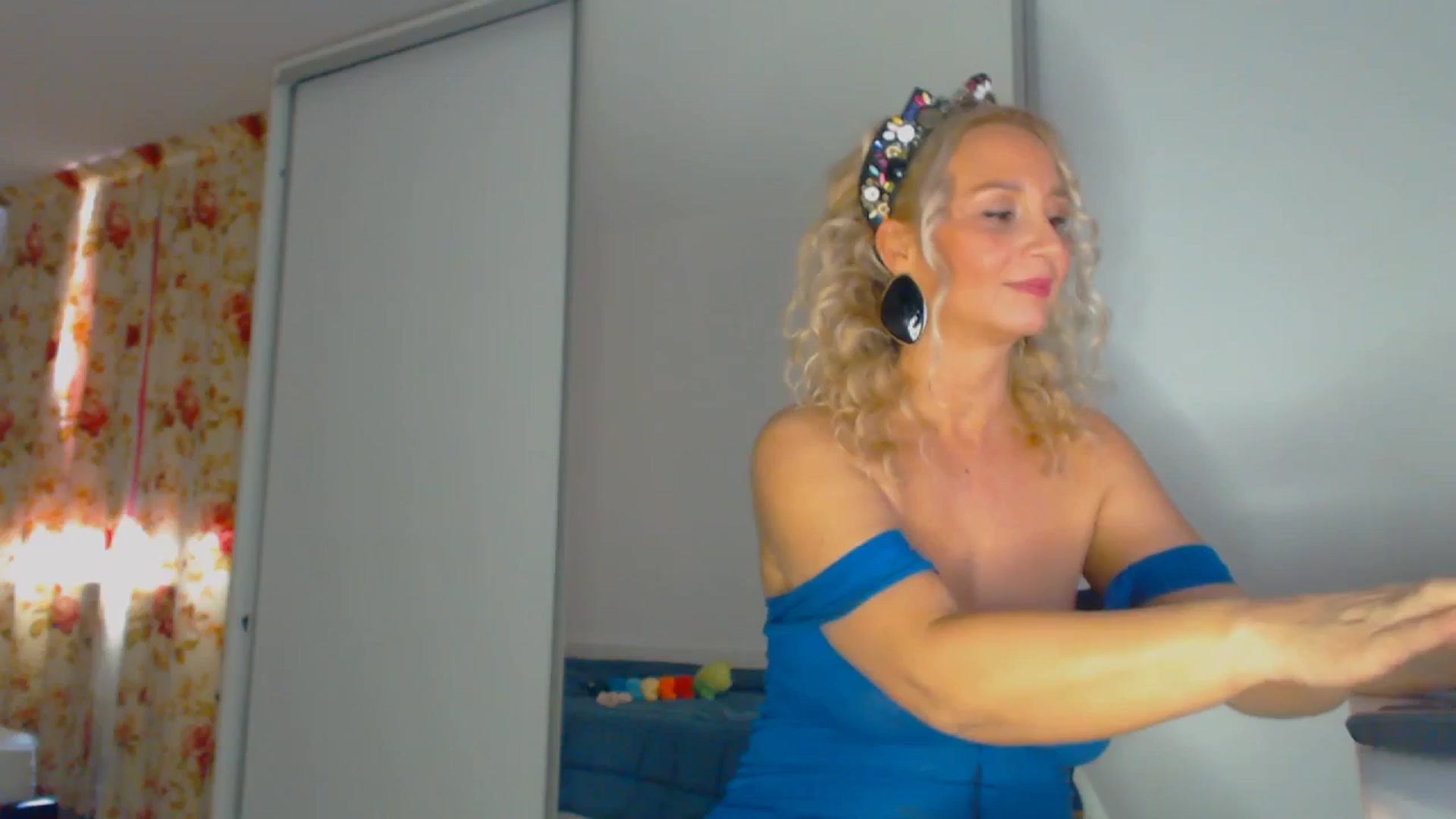 Gallery image thumbnail from Merlyn4u's myfreecams stream on, 02/26/2026, 10:07 image 3 of 20