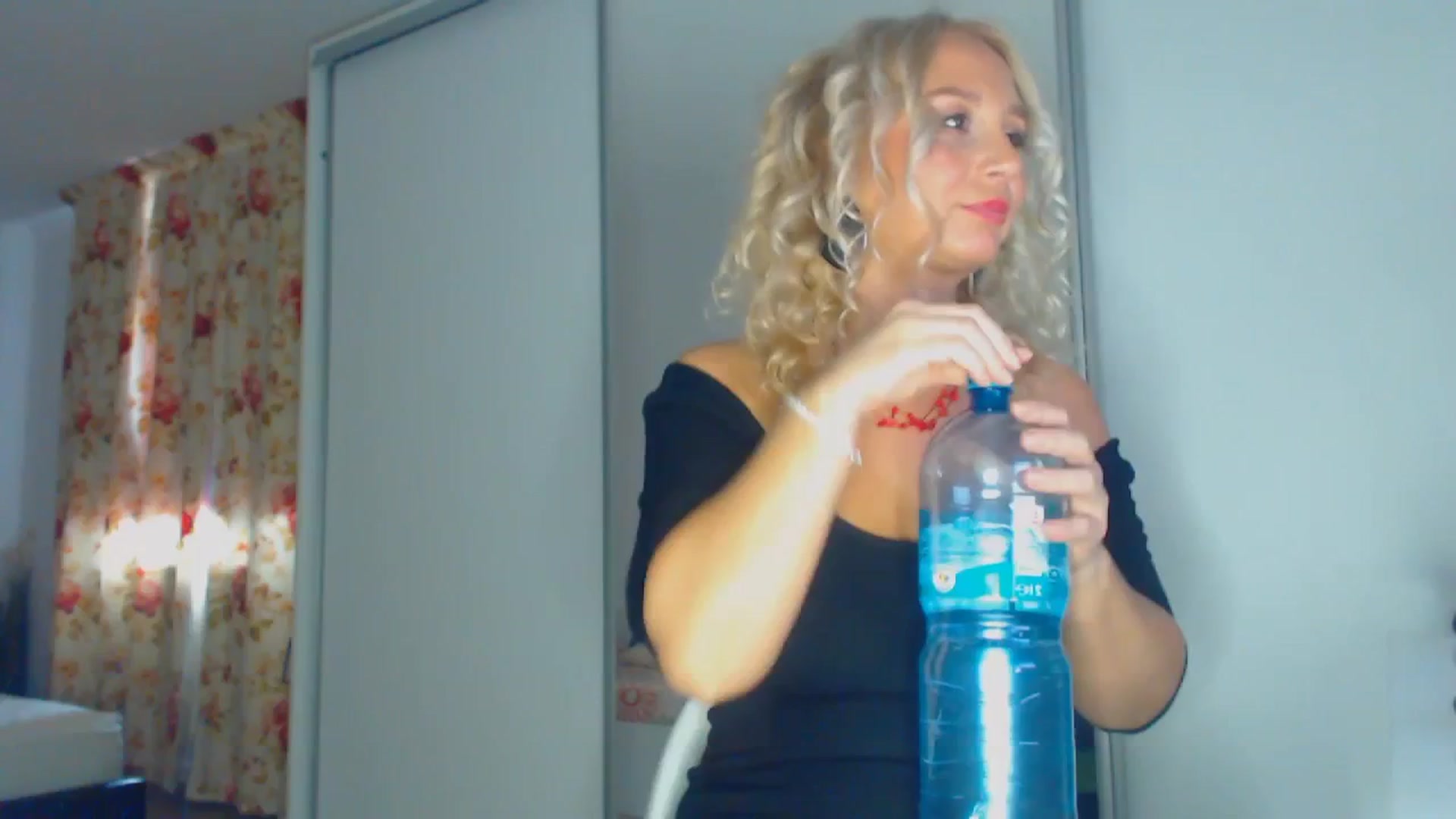 Gallery image thumbnail from Merlyn4u's myfreecams stream on, 02/28/2026, 13:55 image 16 of 20