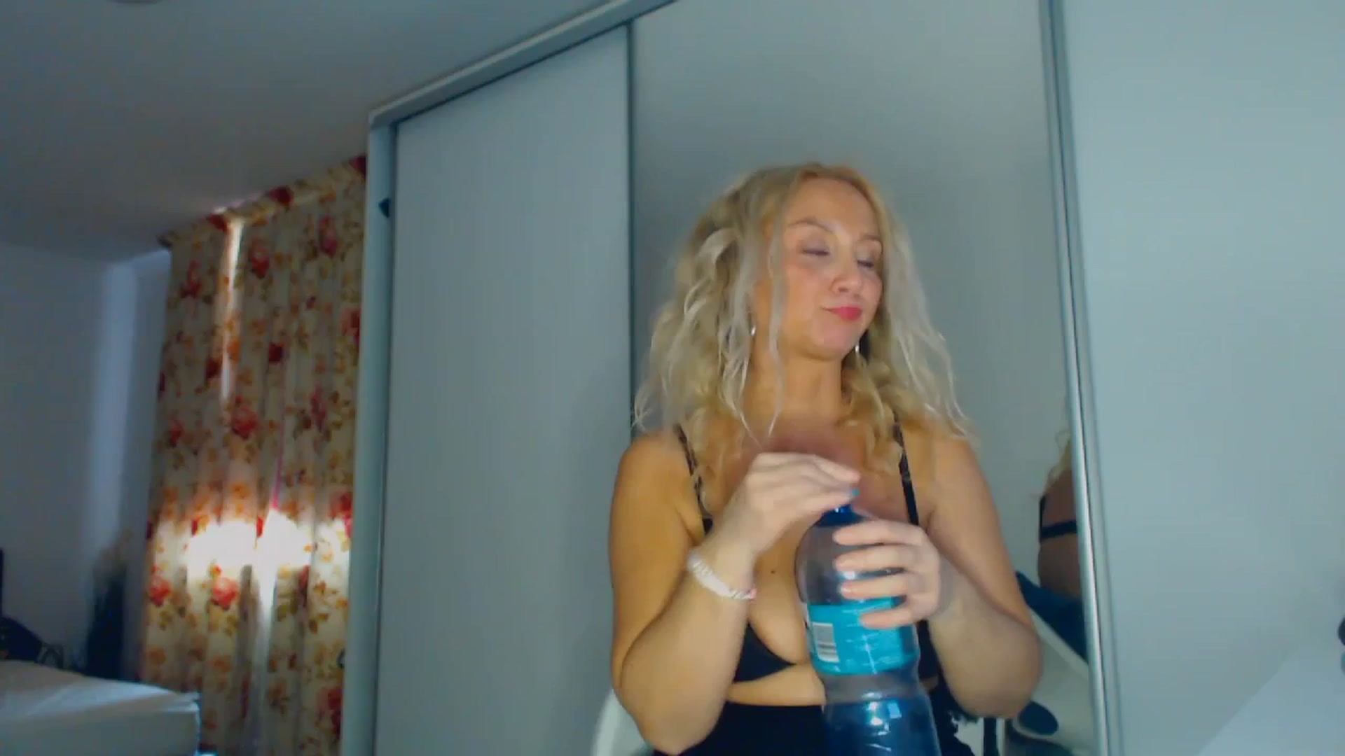 Gallery image thumbnail from Merlyn4u's myfreecams stream on, 03/02/2026, 11:55 image 14 of 20