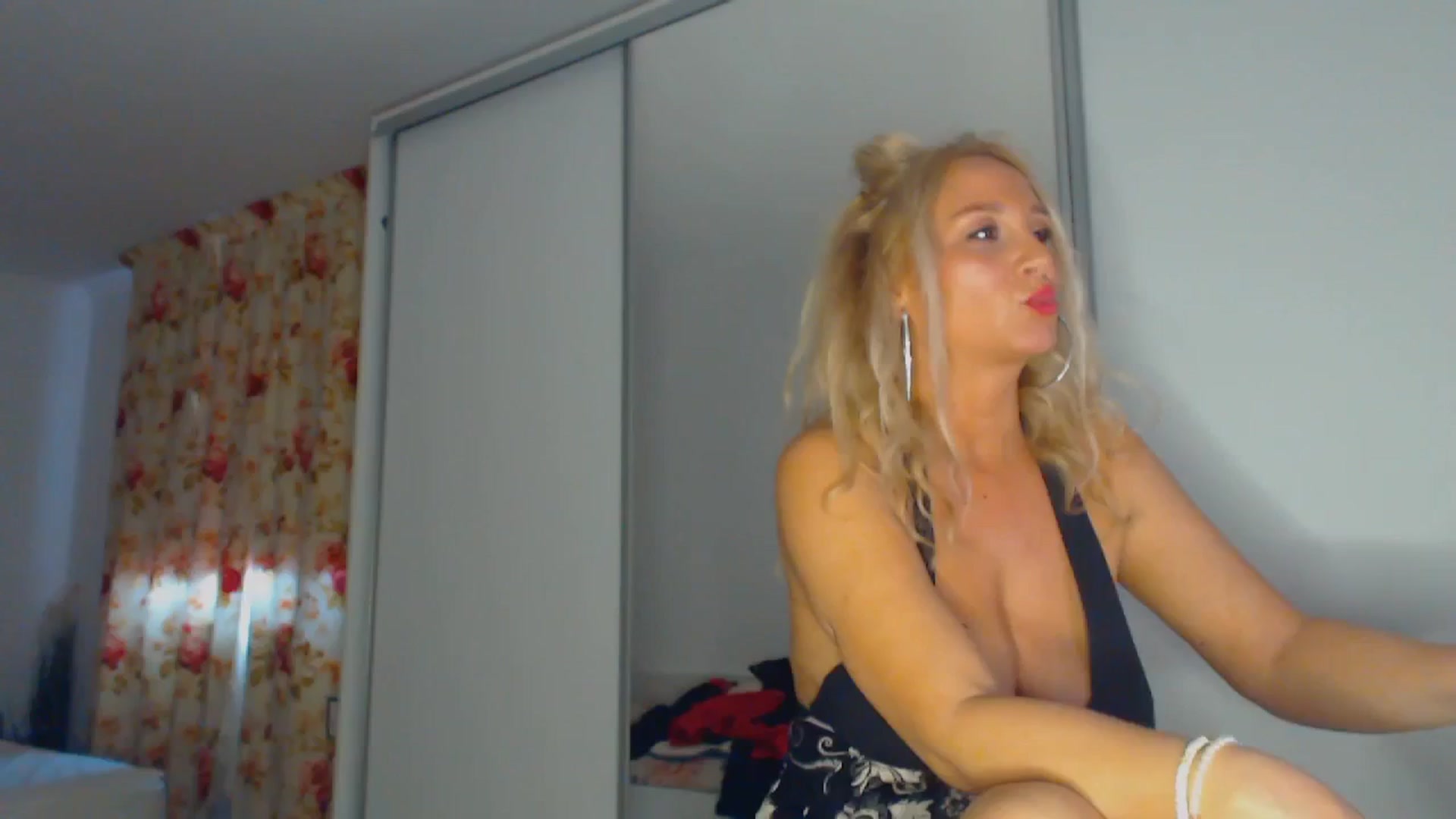 Gallery image thumbnail from Merlyn4u's myfreecams stream on, 03/04/2026, 11:15 image 6 of 20
