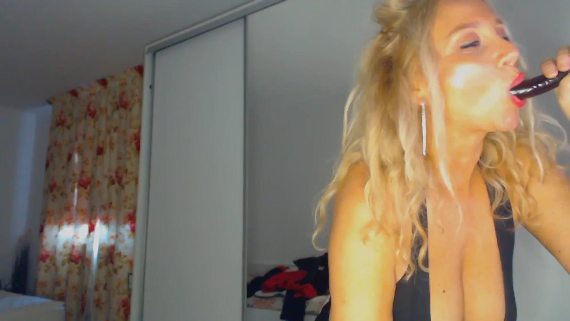 Gallery image thumbnail from Merlyn4u's myfreecams stream on, 03/04/2026, 11:15 image 4 of 20