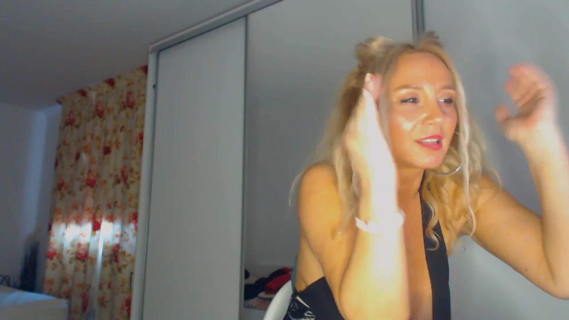 Gallery image thumbnail from Merlyn4u's myfreecams stream on, 03/04/2026, 11:48 image 1 of 20