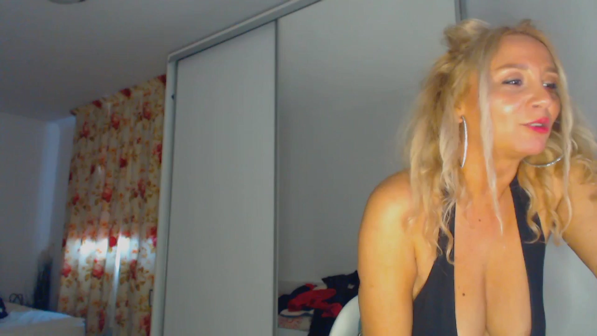 Gallery image thumbnail from Merlyn4u's myfreecams stream on, 03/04/2026, 11:48 image 18 of 20