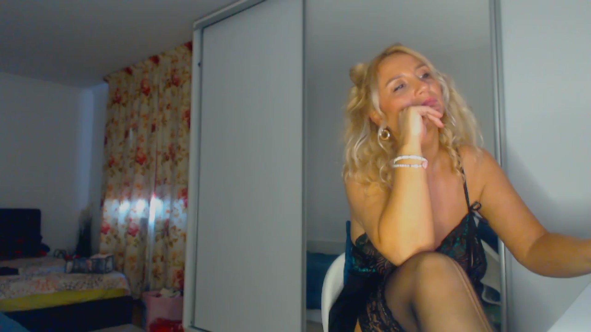 Gallery image thumbnail from Merlyn4u's myfreecams stream on, 03/10/2026, 13:33 image 4 of 20