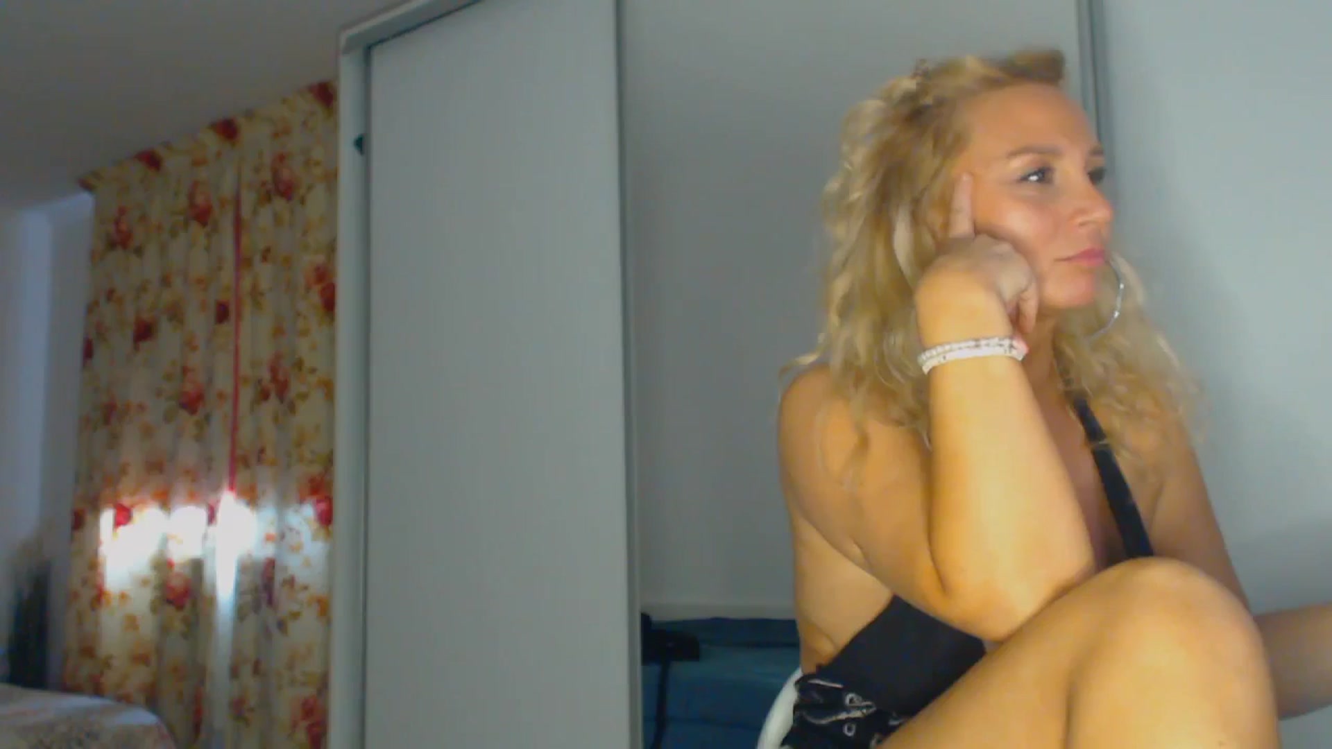 Gallery image thumbnail from Merlyn4u's myfreecams stream on, 03/12/2026, 12:54 image 19 of 20