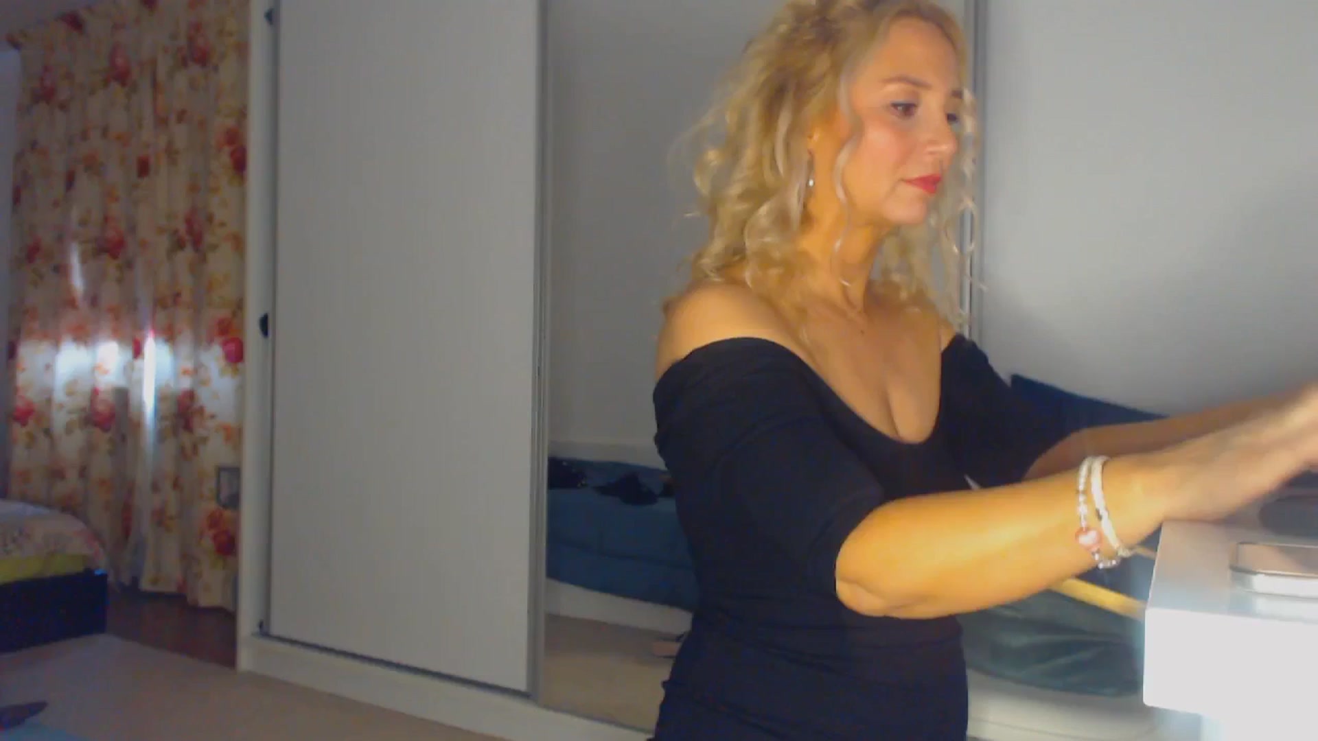 Gallery image thumbnail from Merlyn4u's myfreecams stream on, 03/13/2026, 11:14 image 8 of 20