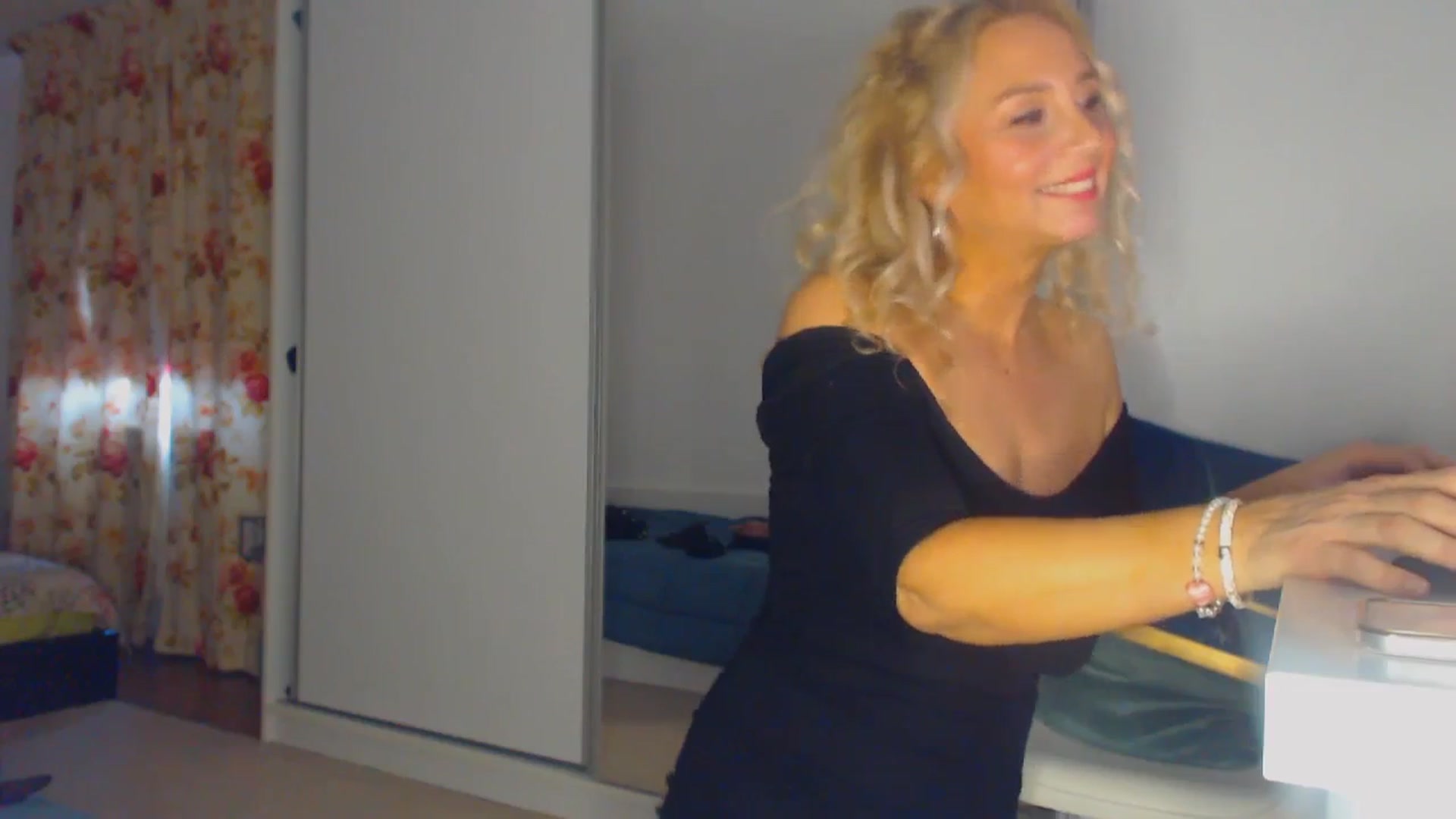 Gallery image thumbnail from Merlyn4u's myfreecams stream on, 03/13/2026, 11:14 image 5 of 20